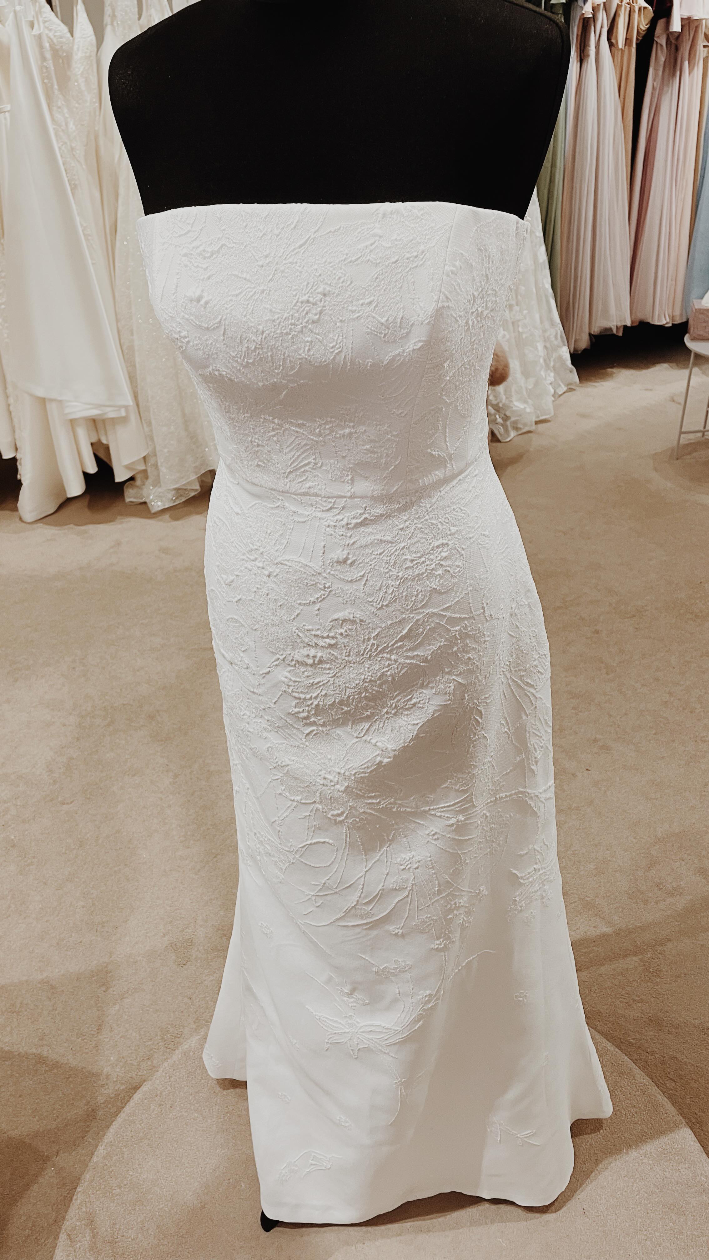 @jesuspeiroofficial 2626 in the window 💗
This is the perfect dress for a bride wanting sleek, simple sophistication with a subtle detail.
I often have girls come in for ‘plain’ dresses but can sometimes find them too plain. This is the perfect combo. The beautiful jacquard pattern is delicate but not overpowering.
If you’re looking for something a little bit different but on a classic silhouette. She could be yours.
Book your appointment via the link in my bio today 💗
#jesuspeiro #jesuspeiroweddingdress #weddingdressshopping #weddingdress #jacquardweddingdress