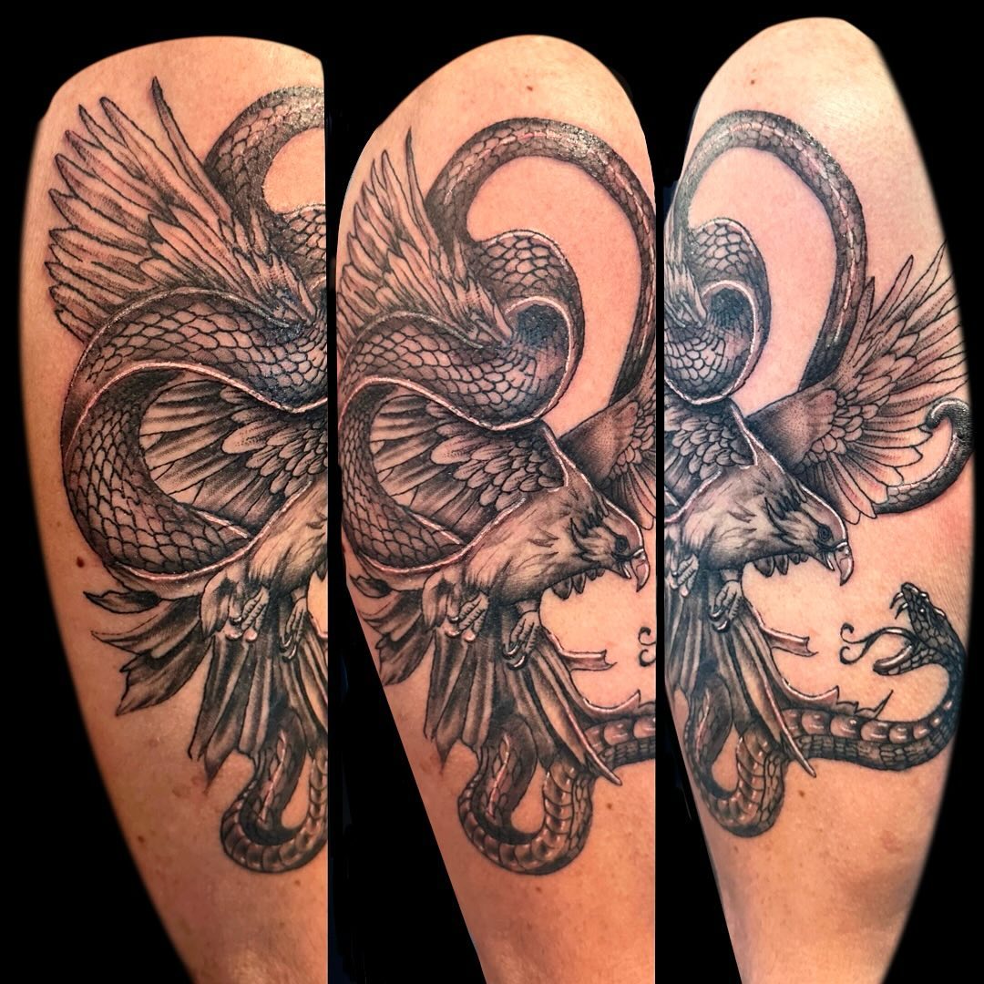Snake vs Bird in a staring contest by @xavier.tattoos on Scott. Down with @ttoobox cartridges