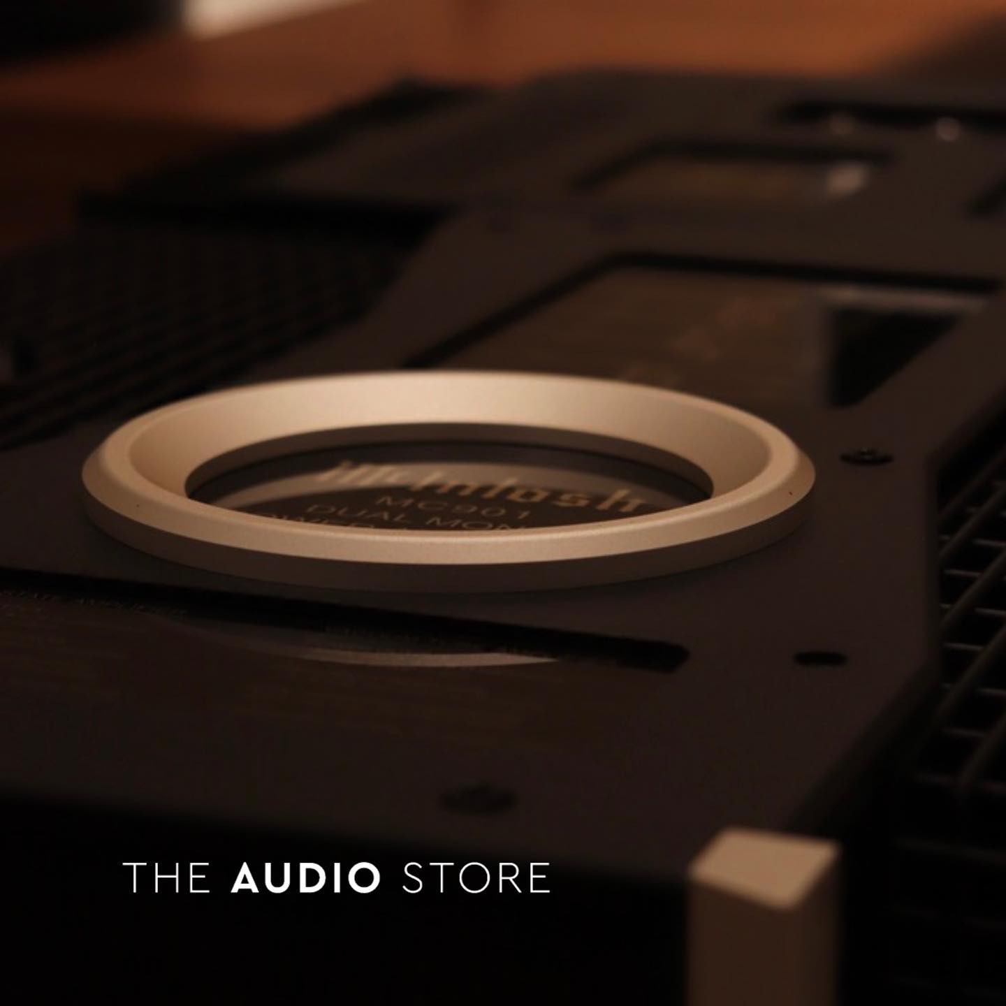 Sofisticación, diseño, tecnología crean la mayor fidelidad en sonido !! #mcintoshamplifier