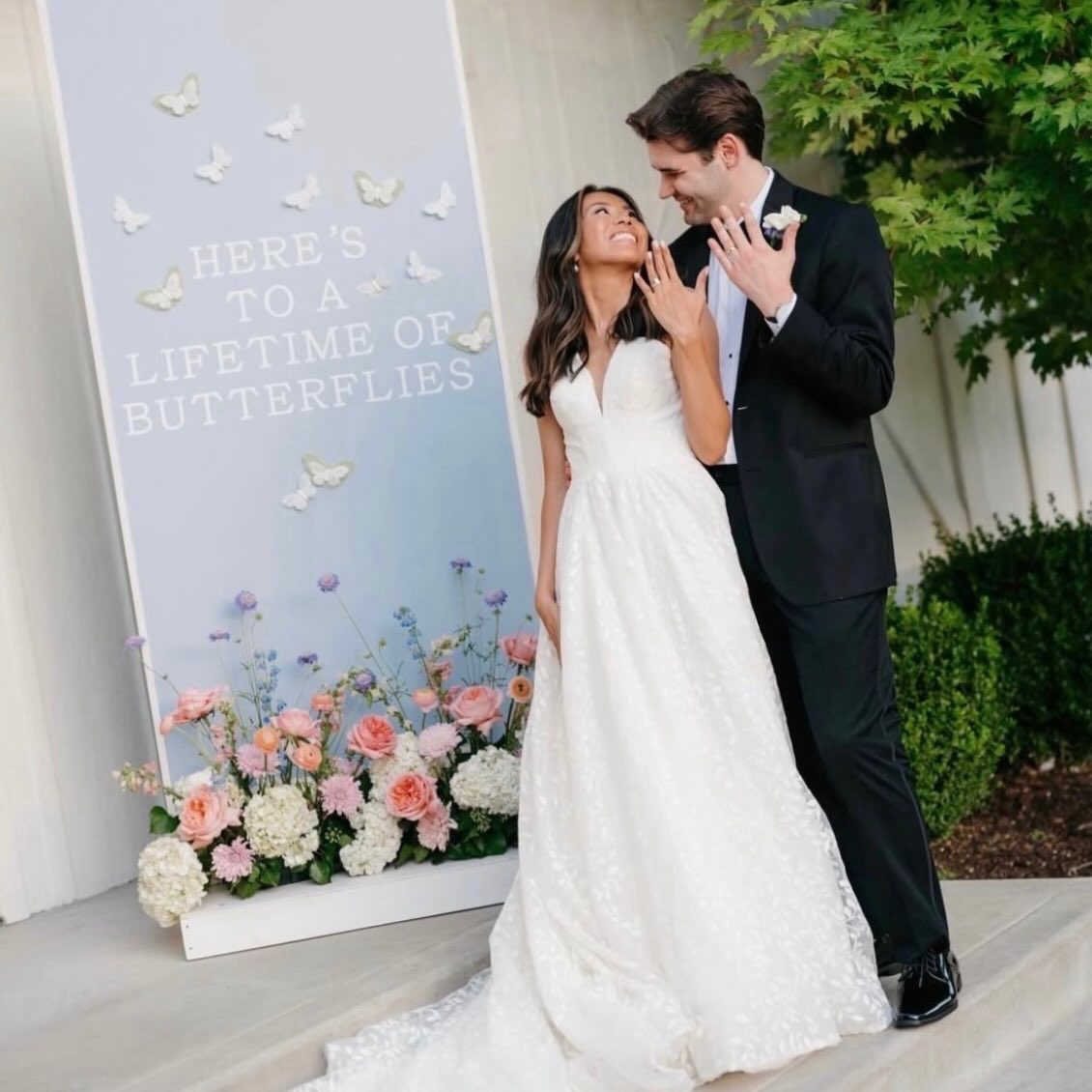 Details that guests notice. Designs that couples remember!
VENDORS:
Planning + Design: @soireedesignco
Production Design: @cae_lr
Floral Design: @vaseandvine
Photography: @kennalynn.photo
Videography: @wanderbloomfilms
Venue: @thegrandeurhouse
Rentals: @eventology_us
