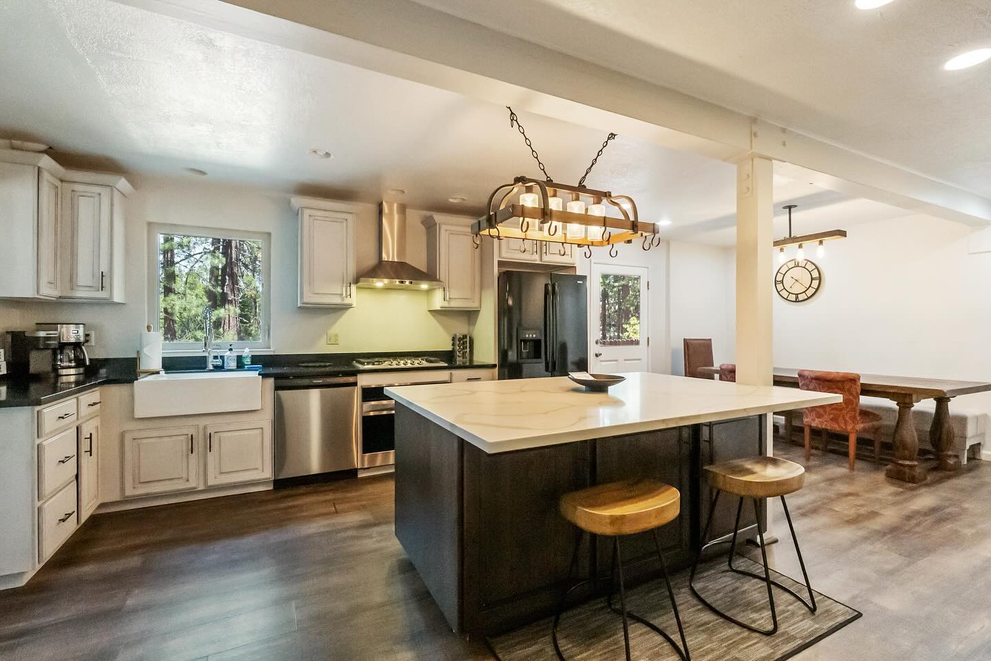 a clean house is a happy home 🏡
.
.
.
.
.
.
.
.
#bluelakehousecleaning #smallbusiness #cleaningcompany #cleaningcompanyreno #smallbusinessreno