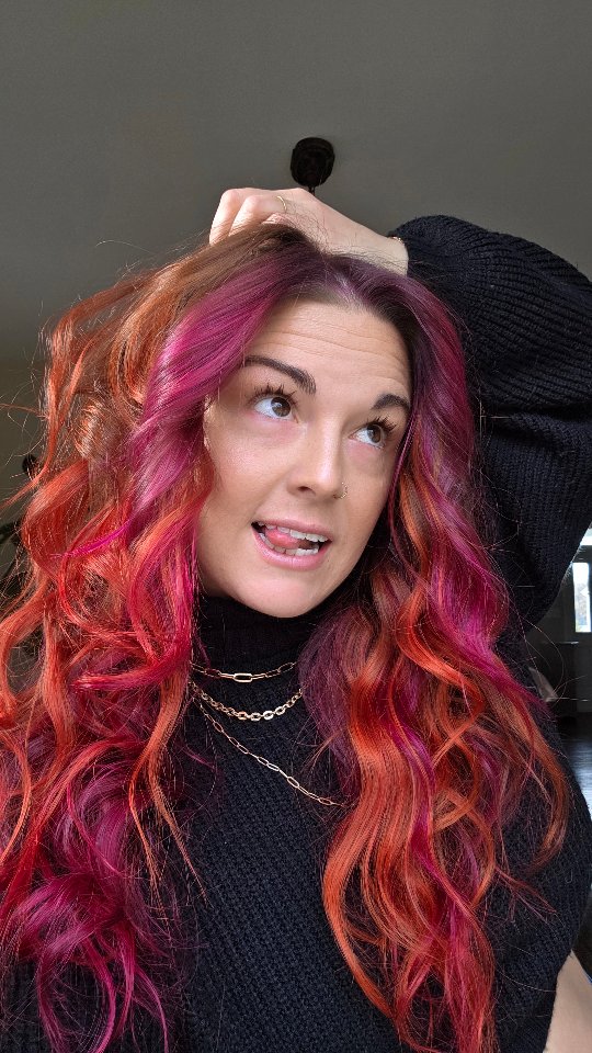 She's baaacckkkk!!
So I lasted a lot longer than I thought I would. 4 months I was a natural color girlie!
Ive been dying to do this color ever since I found this combo. Just ordered a new set of extensions to match the color to make it 🤌extra🤌
What do we think!?!
.
.
.
.
#indiantrailhairstylist #clthairstylist #monroehairsalon #arewestilldoinghashtags