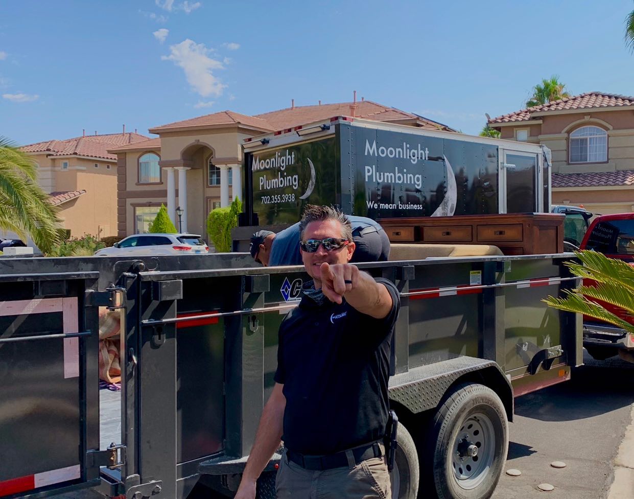 VEGAS! Let’s all wish the owner of Moonlight Plumbing, Derek, the happiest of Birthdays today! 🥳 Happy Birthday boss! We appreciate you! 🎂🍺🎉
#moonlightplumbing
#lasvegas
#happybirthday
#bossman