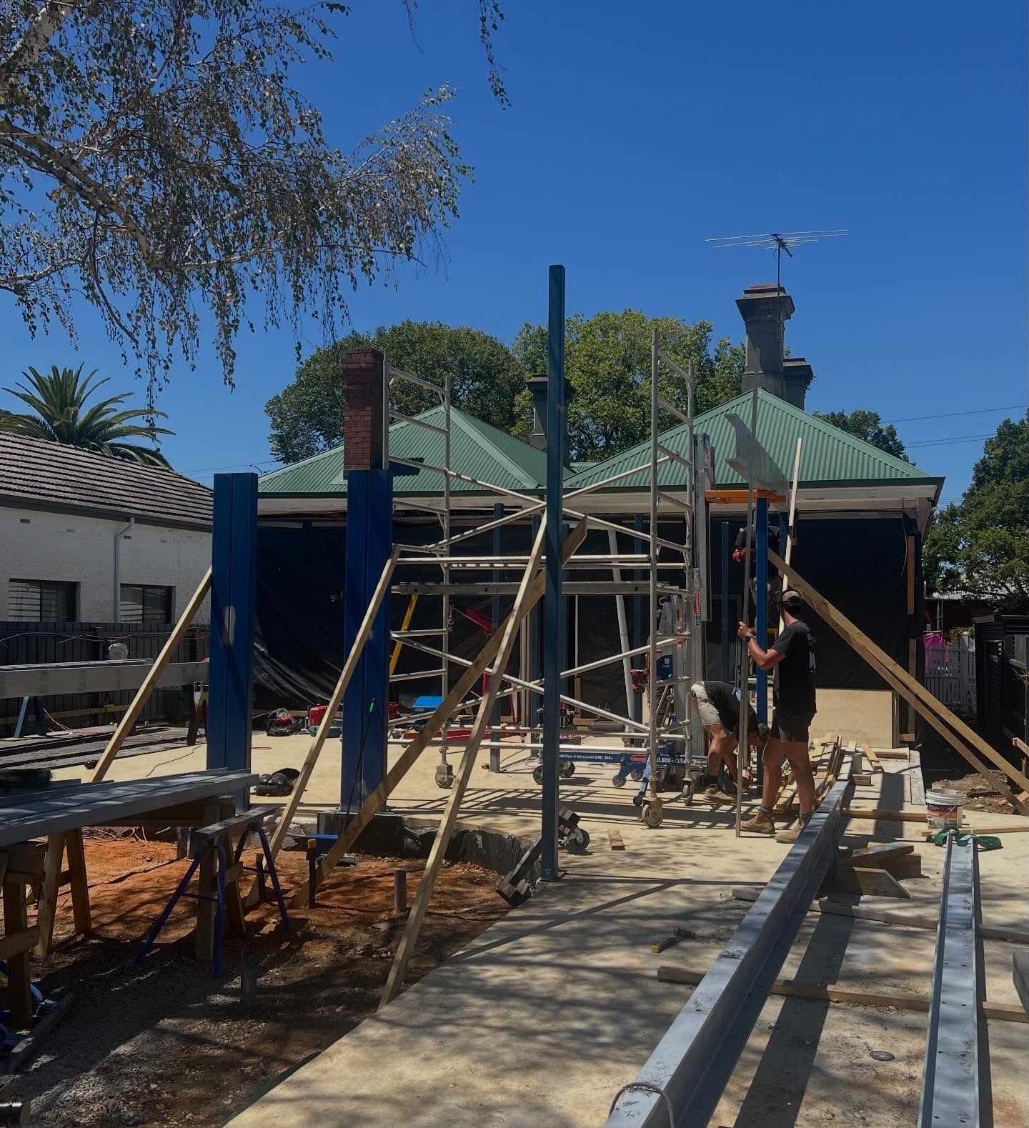 Sun is out ☀️
Sun hats on, Sunscreen applied as HuM Architects were on site today as @renovationone continue works on this Flemington heritage home – loving the progress.
With restumping complete and concrete now cured, the beginnings of the curved external wall are evolving. Steel is being meticulously placed in its location for the cantilevered first floor.
More to come as this heritage and contemporary addition unfolds.
📸 HuM Architects
#flemington #heritage #melbournerenovations #regeneration #heritagerenovation