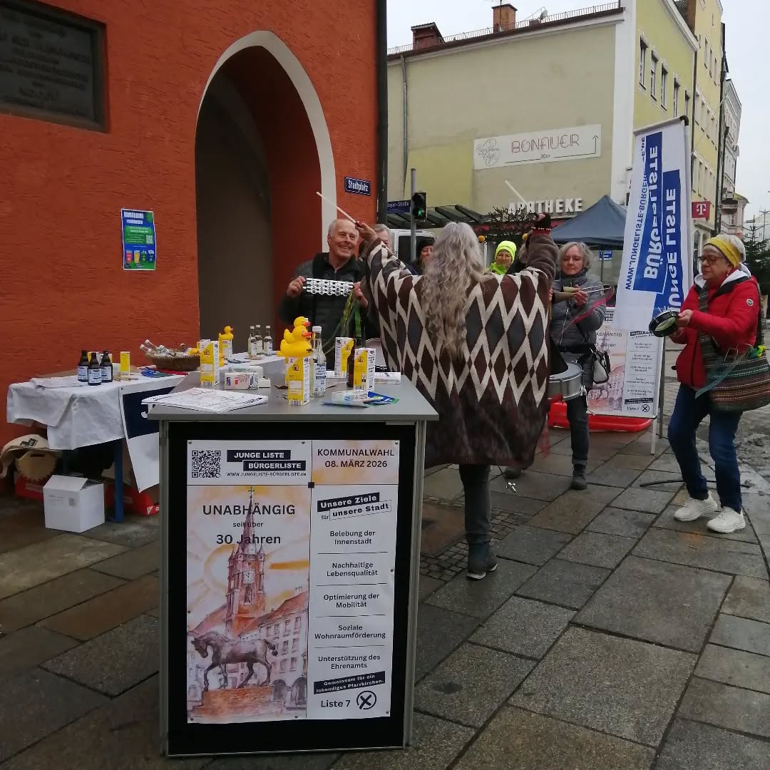 Trommeln für eine lebendige Innenstadt. Danke @samboni.moni für die lautstarke Unterstützung an unserem Infostand 🥁🥁