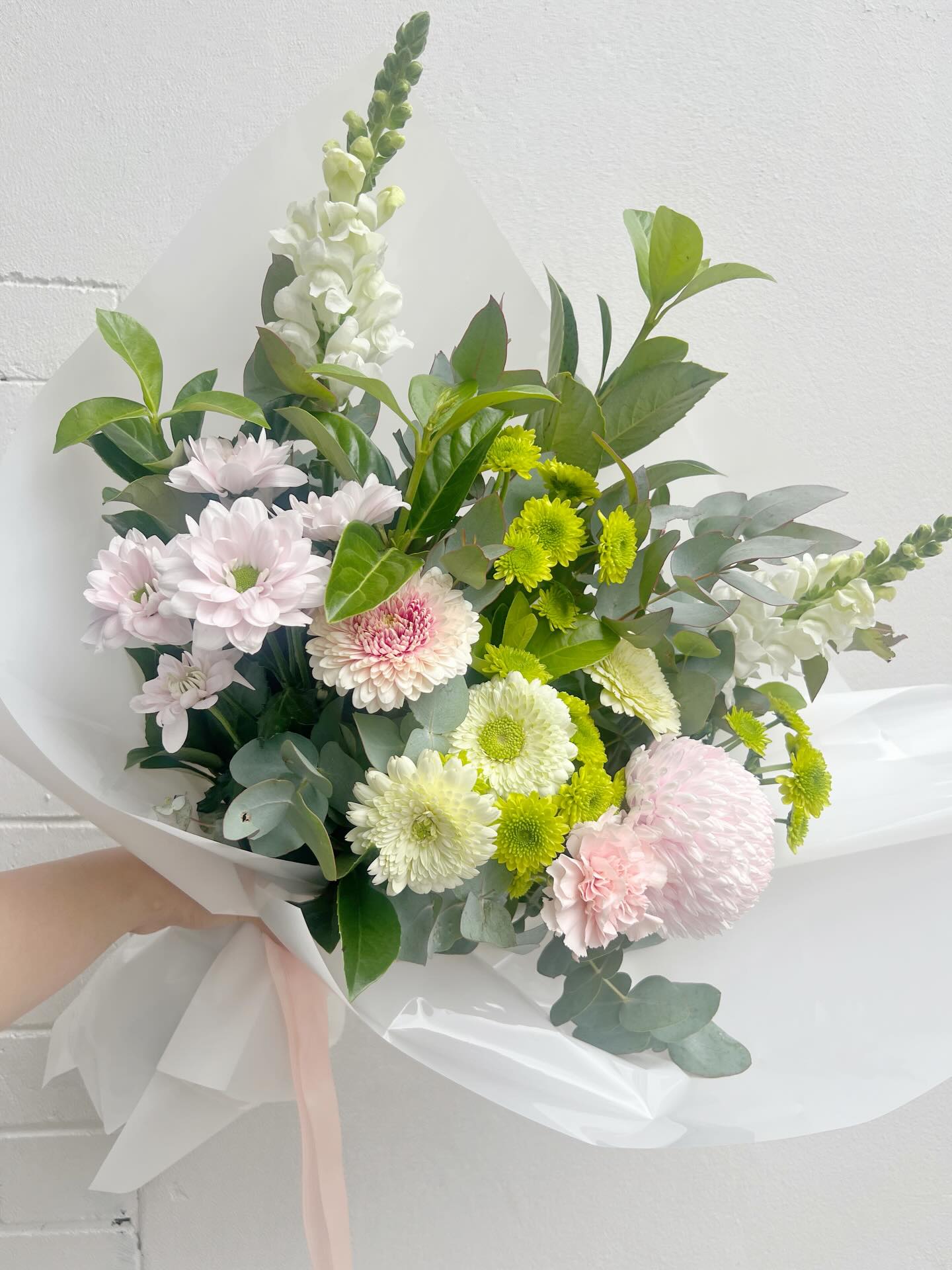 Soft pastels, big feelings 💐
Our pastel bouquet is made to brighten days and hearts alike — gentle tones, timeless beauty, and share-worthy charm.
#PastelBlooms #FloralInspo #BouquetGoals #FlowerLovers #ShopSmall