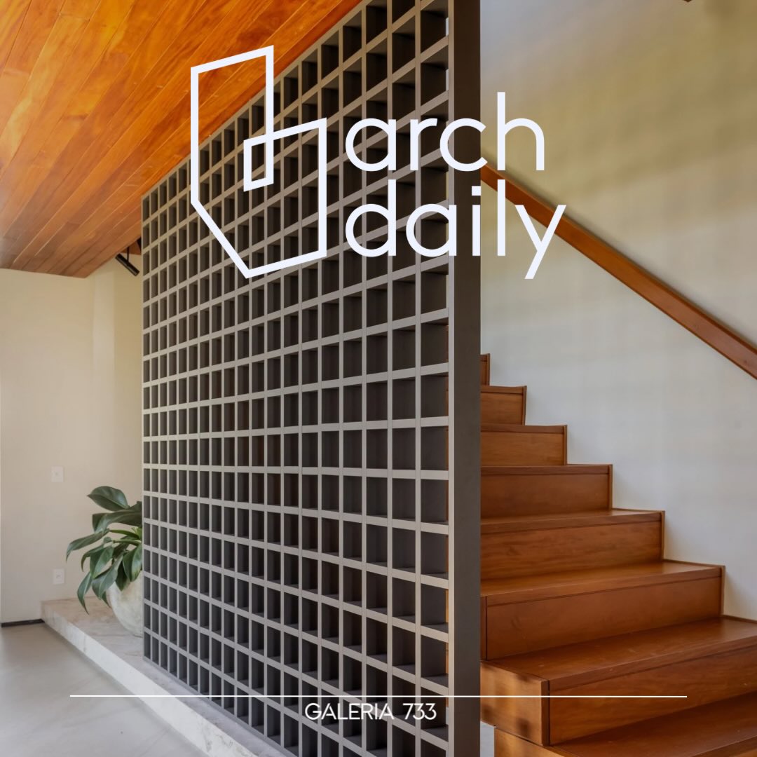 Publicada no ArchDaily, a Casa Ilhas, em Eldorado do Sul, RS BRA, evidencia a importância da atuação dos arquitetos no acompanhamento da execução de uma obra. Além da concepção dos projetos das áreas internas e externas, a Galeria 733 realizou a Assessoria de Gerenciamento de Projetos, serviço exclusivo que alia acompanhamento de obra, detalhamento técnico e gestão de execução de sistemas e acabamentos.
O resultado reflete a coordenação técnica entre as disciplinas de projeto e de obra, através da atenção minuciosa aos detalhes construtivos, da correta execução e da adequação das soluções arquitetônicas com modo de vida dos proprietários.
__
Published in ArchDaily, Casa Ilhas, in Eldorado do Sul, BRA, shows how important architects are in supervising and managing construction works. In addition to designing the interior and exterior areas, Galeria 733 provided Project Management Consulting, an exclusive service that combines construction supervision, technical detailing, and management of systems and finishes.
The result reflects the technical coordination between the design and construction disciplines, through meticulous attention to architectural details, correct construction, and the adaptation of architectural solutions to the owners’ lifestyle.
Fotografias: @donadussi e arquivo Galeria 733
#arquitetura #gestaotecnica #casascontemporaneas #galeria733 #projetodearquitetura
_____________________________________________
contato@galeria733.com.br
Fone: (51) 3416-0412
•
GALERIA 733