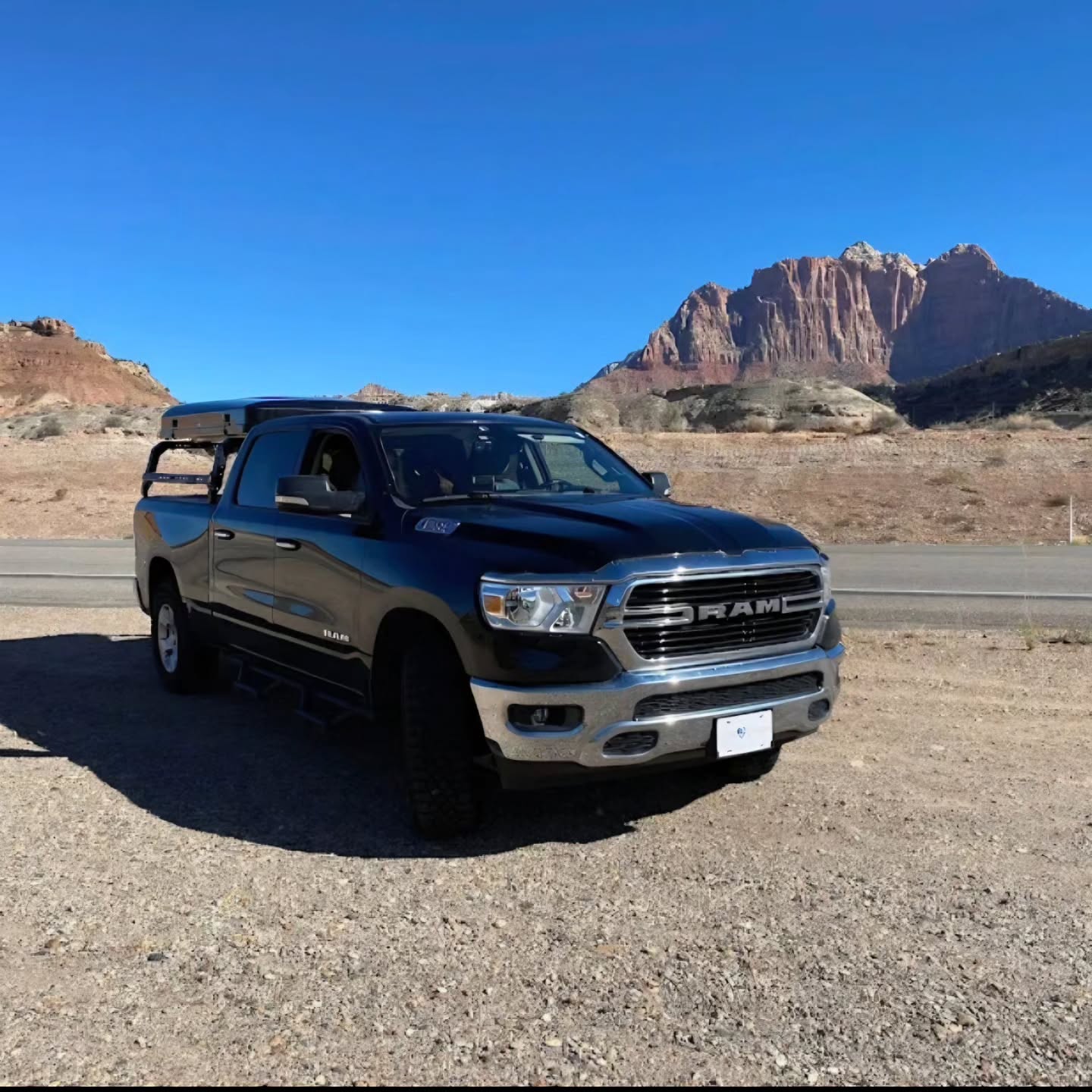 RAM
5.7L V8 Gasoline Engine â 395 HP
Designed for serious off-road capability and everyday comfort, the RAM 1500 delivers a smooth, powerful ride wherever the road â or trail â takes you.
Fully outfitted with luxury overland camping gear, it offers everything you need for a high-end outdoor experience.
With a spacious cabin and a large truck bed, thereâs plenty of room for passengers, gear, and everything that makes the journey unforgettable.
đ«đ· Moteur essence V8 5,7 L â 395 ch
Conçu pour offrir de véritables capacités tout-terrain tout en garantissant un confort optimal au quotidien, le RAM 1500 assure une conduite puissante et fluide, sur route comme hors des sentiers battus.
EntiÚrement équipé avec un pack camping overland haut de gamme, il propose tout le nécessaire pour une expérience outdoor de luxe.
GrĂące Ă une cabine spacieuse et Ă une grande benne arriĂšre, lâespace ne manque ni pour les passagers ni pour tout votre Ă©quipement dâaventure.
#RoadTripUSA
#roadtripwest
#OverlandAdventure