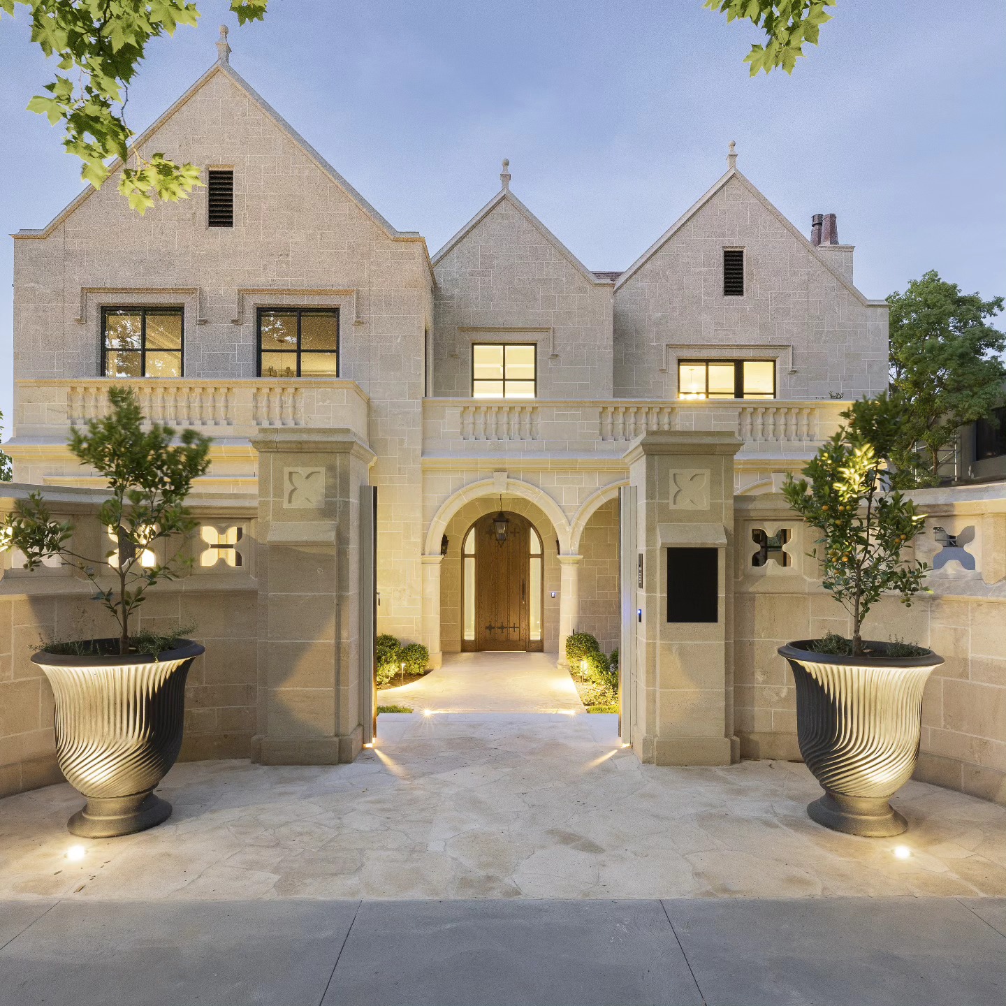 An entrance that commands attention.
Our Oyster Australian Limestone, masterfully shaped into sweeping curves, grand arches, elegant columns, detailed balustrades, sculpted capping profiles, finials, blocks, and cladding.
Every element thoughtfully crafted in collaboration with the architect, builder, and stonemason—bringing timeless vision to life through stone.
---------
Stone used: Oyster Australian Limestone
Architect: @christopher_doyle_architects
Builder: @davieshenderson
Stonemason @wilmooreallstone
Photography @mitchlyonsphotography
#architecturalstone #oysterlimestone #stonemasonry #naturalstone #australianstone