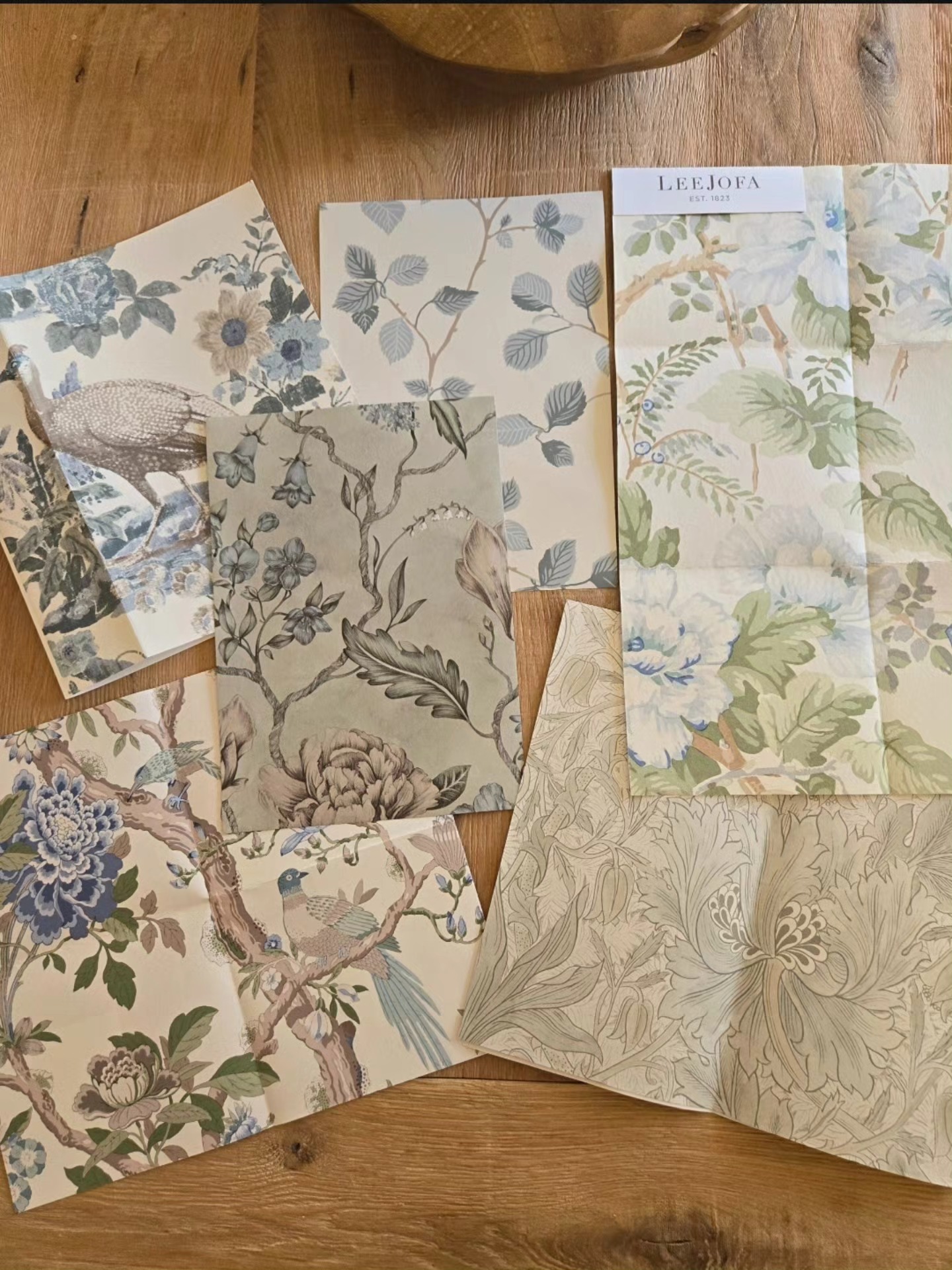 Wallpaper samples are in — and they’re giving all the Parisian charm we dreamed of. Blues, florals, and a touch of elegance in every swatch. Can’t wait to share which one made the cut.
#LuxuryInteriors #InteriorInspo #TimelessStyle #CustomDesign #DesignDetails #WallpaperGoals #HighEndInteriors #InteriorDesignLovers #CuratedSpaces #wallpaper #interiordesigninspiration
#interiors #LuxuryInteriors
#customhomes #designbuild #designdetail