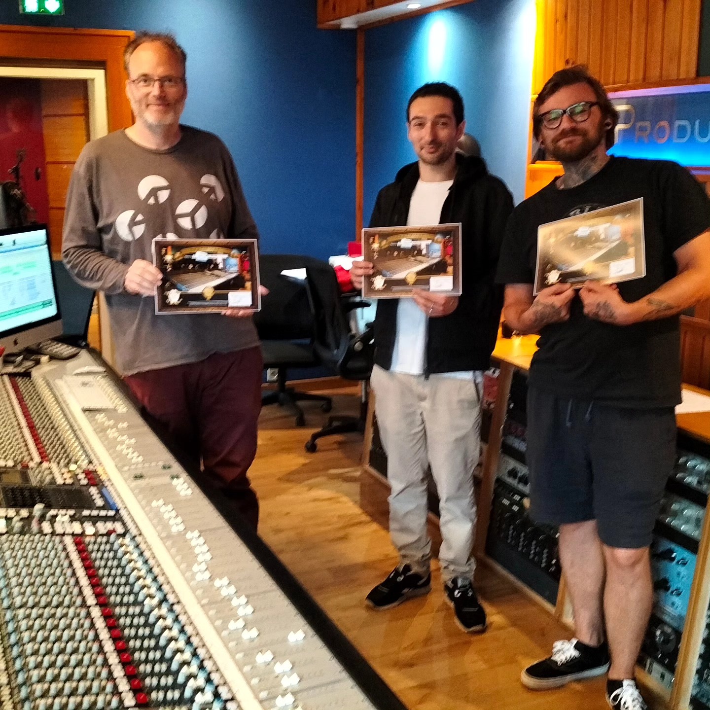 Fin de formation Technicien son au studio Producson, pour la promo de juin 2023. Bravo à Boris, Anthony et Freddy !
#formationaudiovisuelle
#formationprofessionnelle
#studiodenregistrement
#studioproducson
#studio
#technicienson
#ingenieurduson
