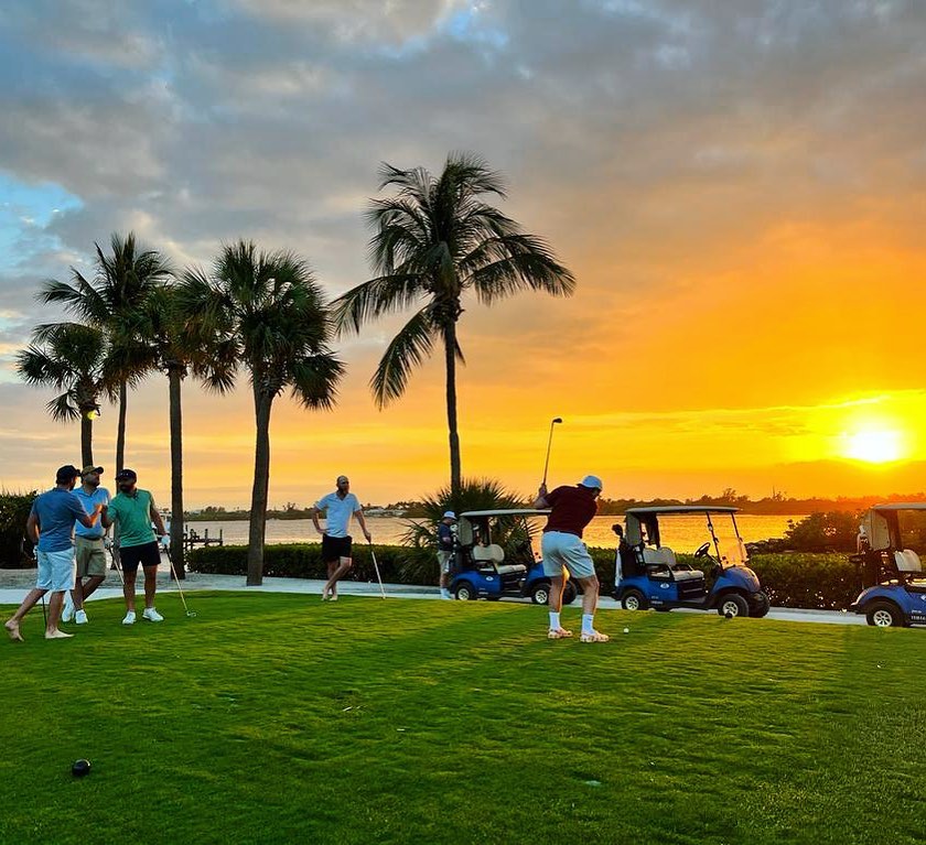 No shoes. No problem. Golf at its finest ⛳️ #goldenhour #golf @palmbeachpar3