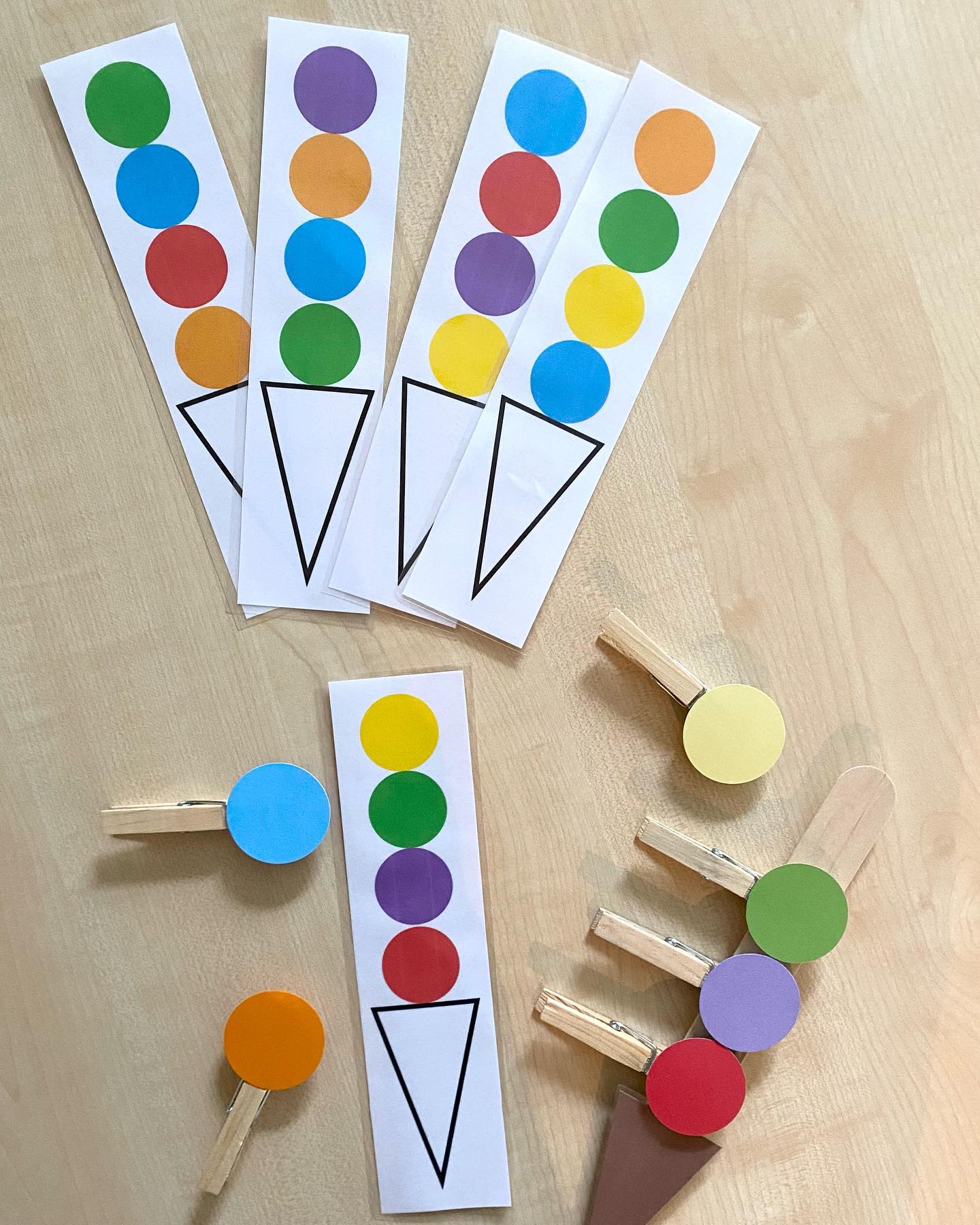 Zum Abschluss unseres Farben Projektes haben die Kinder ein selbst gemachtes Spiel mit nach Hause bekommen. 🍦