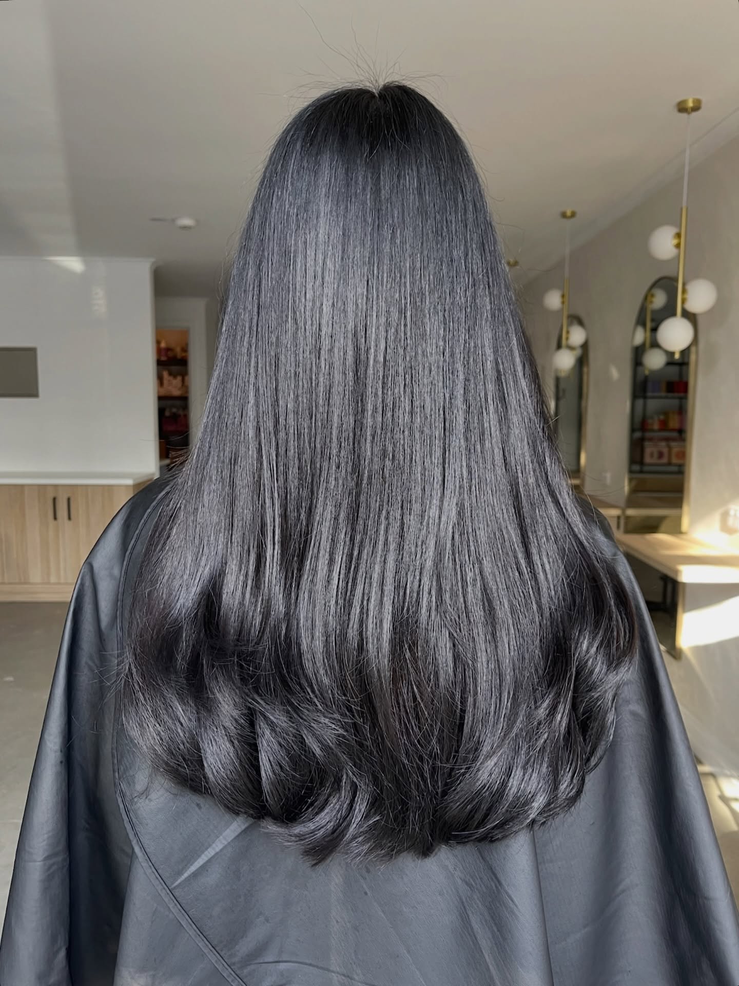 Mmmmm yum 🤤
This shiny, healthy, glossy hair just makes my heart sing honestly… I’m way too close to my colour bar right now I’m TEMPTED let me tell you!!