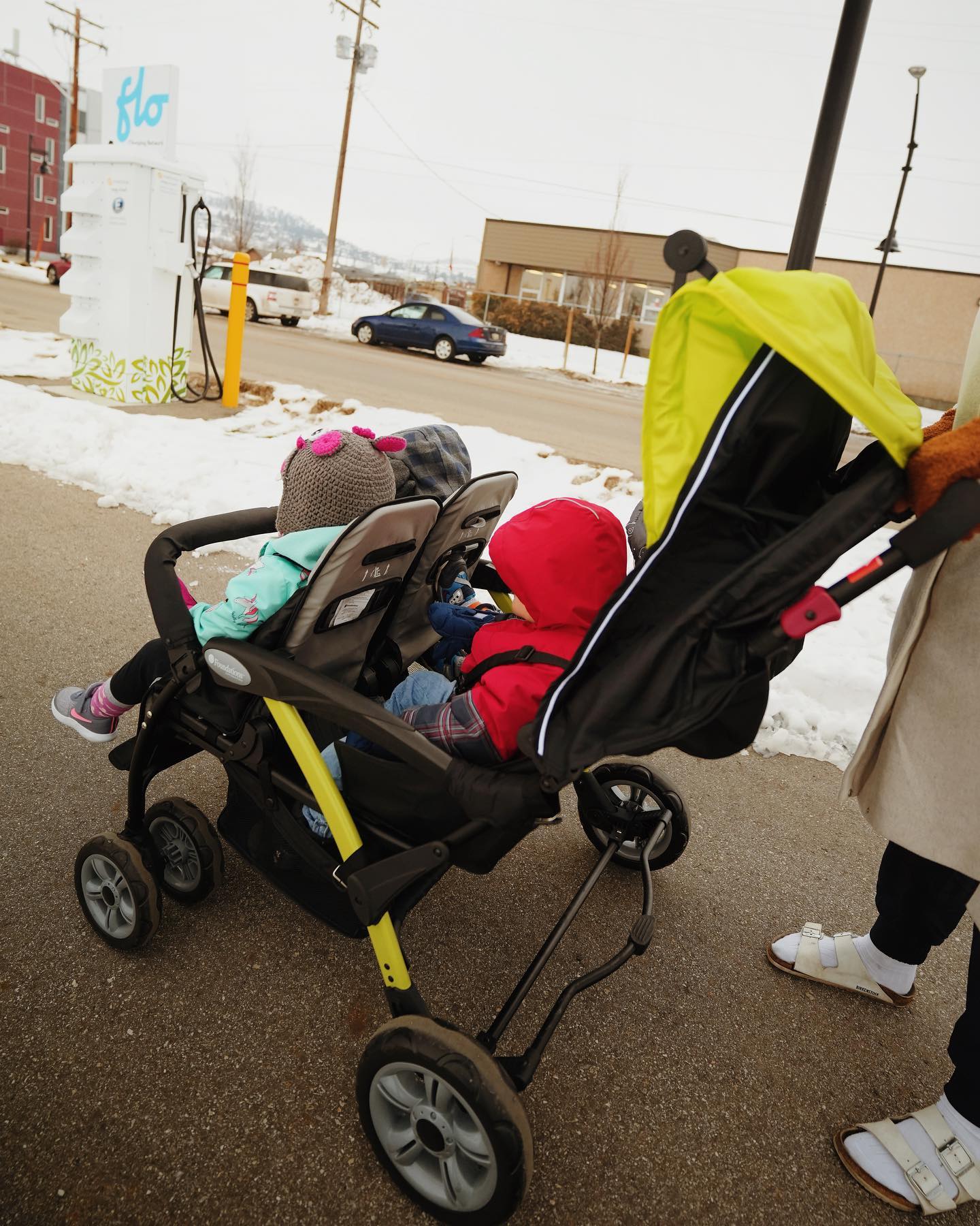Theyβre strapped in and ready for adventure! And yes even our staff with the @birkenstock π.
#childcareprovider #childcarecenter #kelownabusiness #okanagan #okanaganlifestyle #park #explore