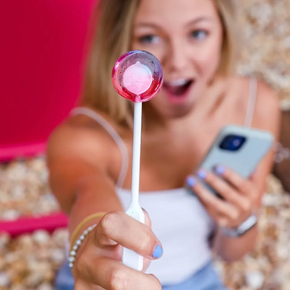 Lollitune is the lollipop that delivers the perfect combination of futuristic/disruptive/black-magic sound technology and tasty healthy sweetness.
Lollytune is a magical machine, with the power to deliver you the perfect musical experience anytime, anywhere.