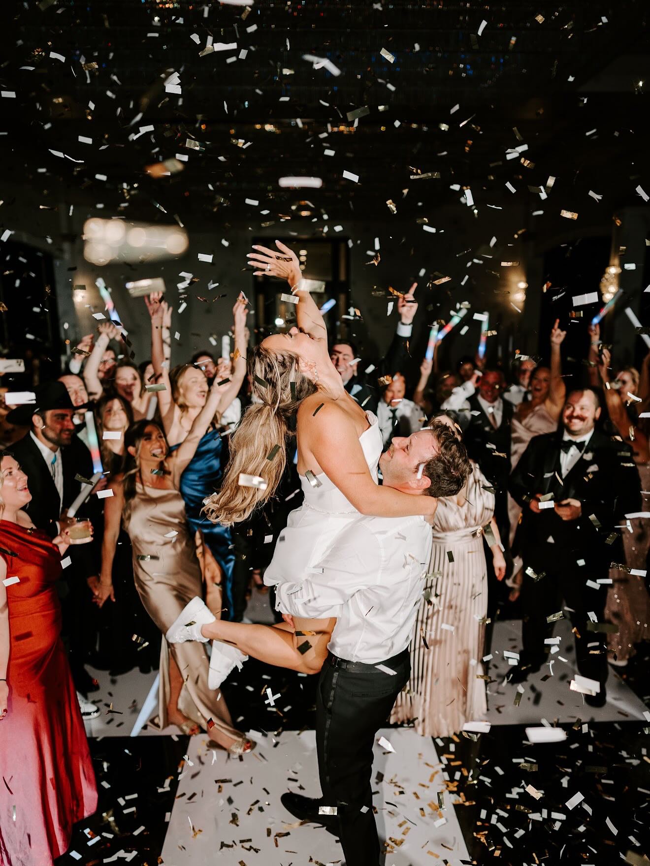 coffee in hand, confetti on mind 💍✨🎉
@petalandstembyjen
@j__kozy
@360eventsphotobooth
@luxurytailors
@brickhousebridal_bhb
@etoillyartistry
@larue.catering
@elevatedavproduction
@prime_wedding_films
@erikageierphotography
@shopaurea
@royalcoachclassiclimo
@cakesbyginahou