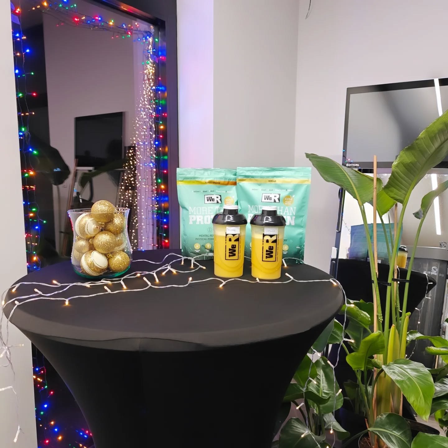 De kerstman deelt heel de week extra proteïnen uit aan iedereen die enthousiast oefent in mijn praktijk. Dit bevordert de spieraanmaak en zal hen helpen sneller te revalideren. #proteine #eiwitten