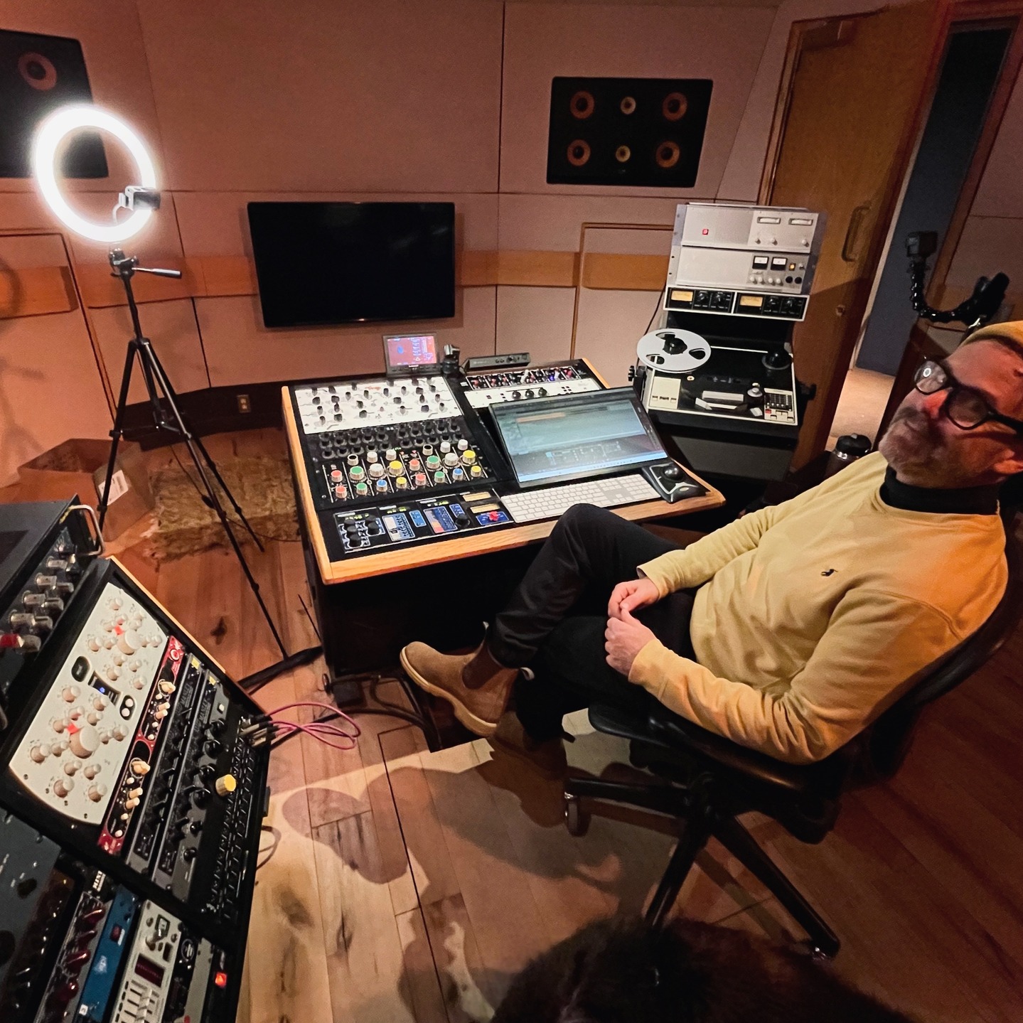 Hello fellow recording people!
Thursday last, we paid a visit to Lacquer Channel mastering studios. What an awesome studio full of some of the best gear one can put their pot twiddling fingers on!
Noah was a great host and it was just a treat to talk gear, Canadian music industry and, the history of @lacquerchannel Mastering.
If you didn't know Lacquer Channel is celebrating 50 years!! Oh heck yes! And we're really stoked to let you know all about it.
And, to that end LMPRO.ca will be putting together another "Studio Visit" blog article, featuring this gem of a studio that's been mastering multitudes of tunes that we've all been digging for the past 50 years!
Also, be sure to check out that instalment for some very special announcements to come!
As always, happy recording!
~ LM Pro
@lacquerchannel @noahmintzmastering @longandmcquade