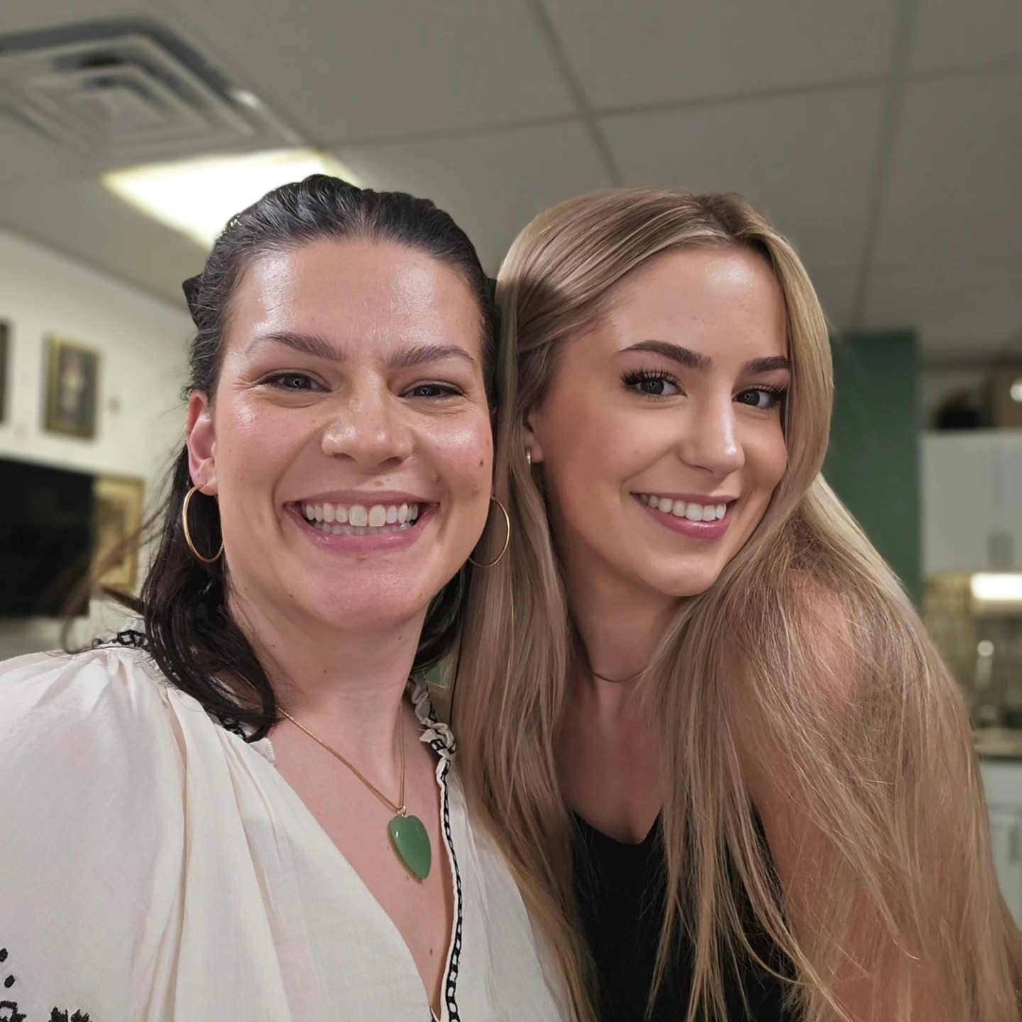 Everyone meet Ashleigh! She is becoming a friendly familiar face at The Cosmetic Workshop. Ashleigh is a student @proskinacademy and is here to shadow, learn, and get some hands on experience on her way to becoming a licensed esthetician! Come by and say HI 👋! Or better yet, book your appointment on any Tuesday this month to help Ashleigh learn and you'll get 20% off your service. I'll be there to help her every step of the way and you'll leave looking and feeling fabulous. It's a win/win!
.
.
.
#Thecosmeticworkshop #proskinacademy #kensingtonmd #kensingtonmdskincare