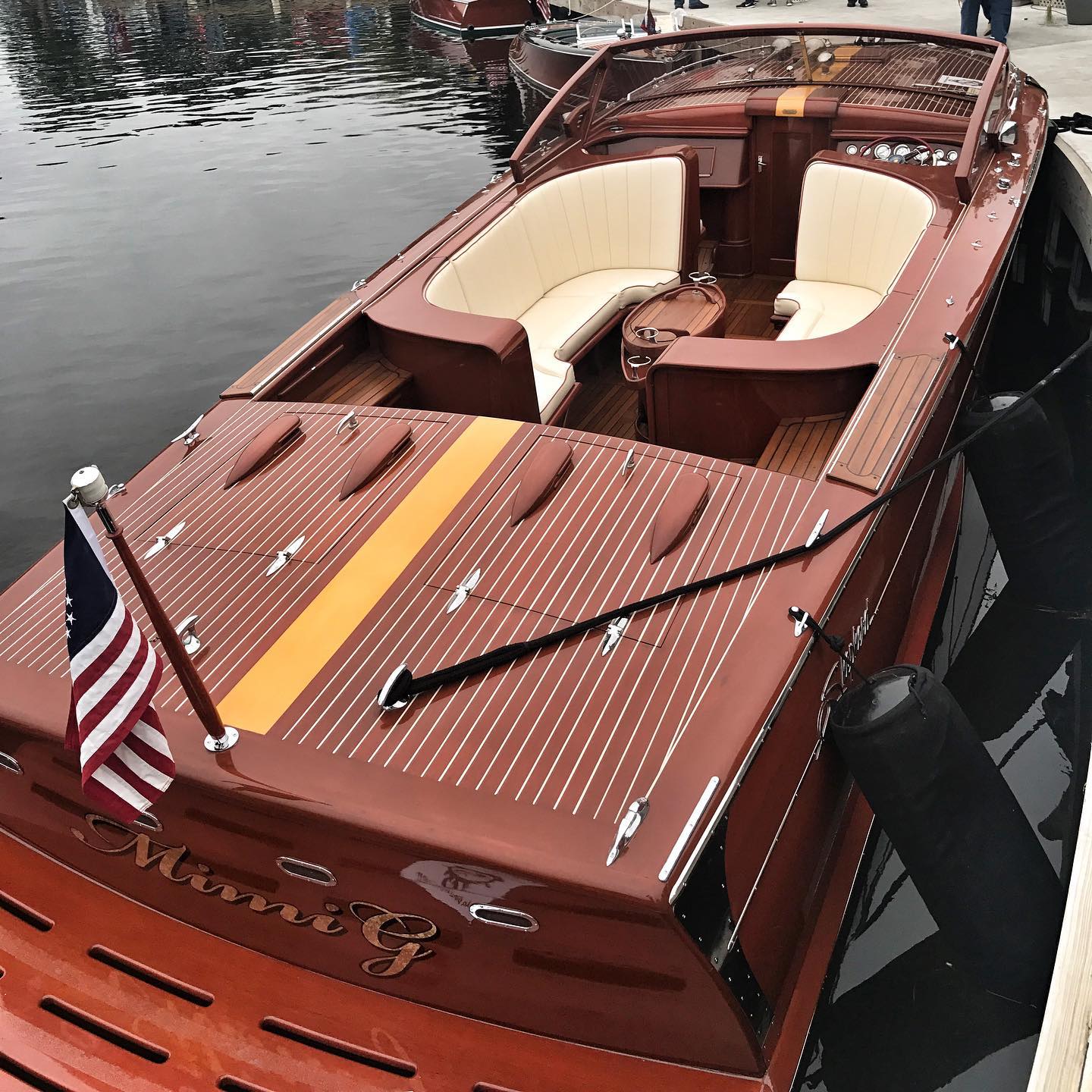 30’ Shepherd - This interior was customized with all teak flooring, a stair case to enter the boat from either side, and enough seating for the whole party! If you look closely at the table, you’ll see an inset serving tray that lifts out. Underneath is a @yeti cooler. The table is removable as well and stows in the forward cabin. This beast has twin 400hp @mercurymarine inboards with v-drives.
•
#shepherboatco #shepherdboats
#chiboatshow2020 #chiboatshow