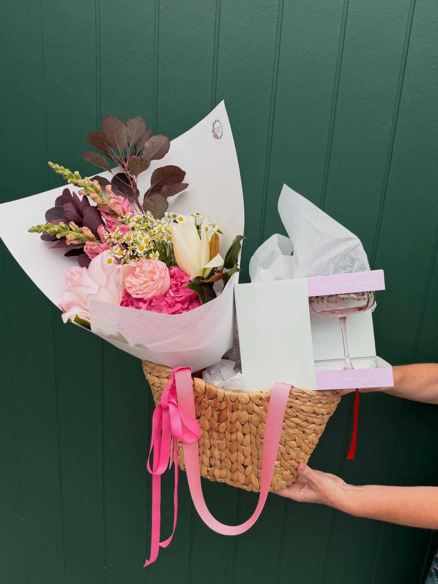 A stunning Valentines gift featuring a lush bunch of Valentines blooms, elegant cocktal glasses, all beautifully arranged in a ‘ Liberty fabric ‘ Robert Gordon Harvest Basket. Bingo👊🏻💐