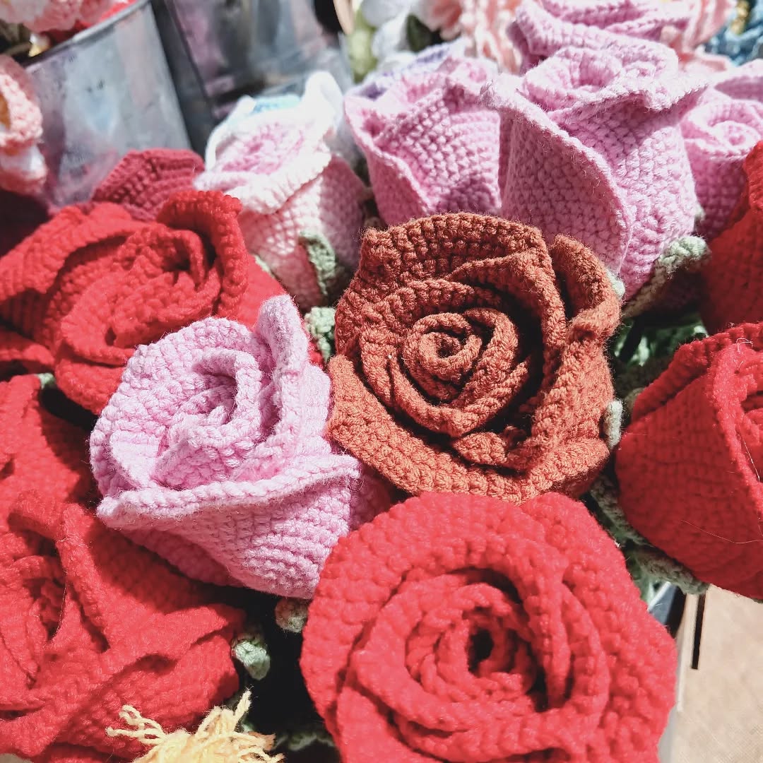 ⚘️⚘️⚘️FRASER COAST 🌹🌹🌹
We’re popping up at the Maryborough Farmers Market THIS THURSDAY 💘
Just in time for Valentine’s Day — last-minute gift panic = officially solved 😏💐
Cute ✔️
Handmade ✔️
Never wilt ✔️
Maryborough, keep an eye out… we’re bringing the LOVE 💕
#FraserCoast #MaryboroughFarmersMarket #MaryboroughMarkets #ValentinesDayGifts #ValentinesDayAustralia 💐