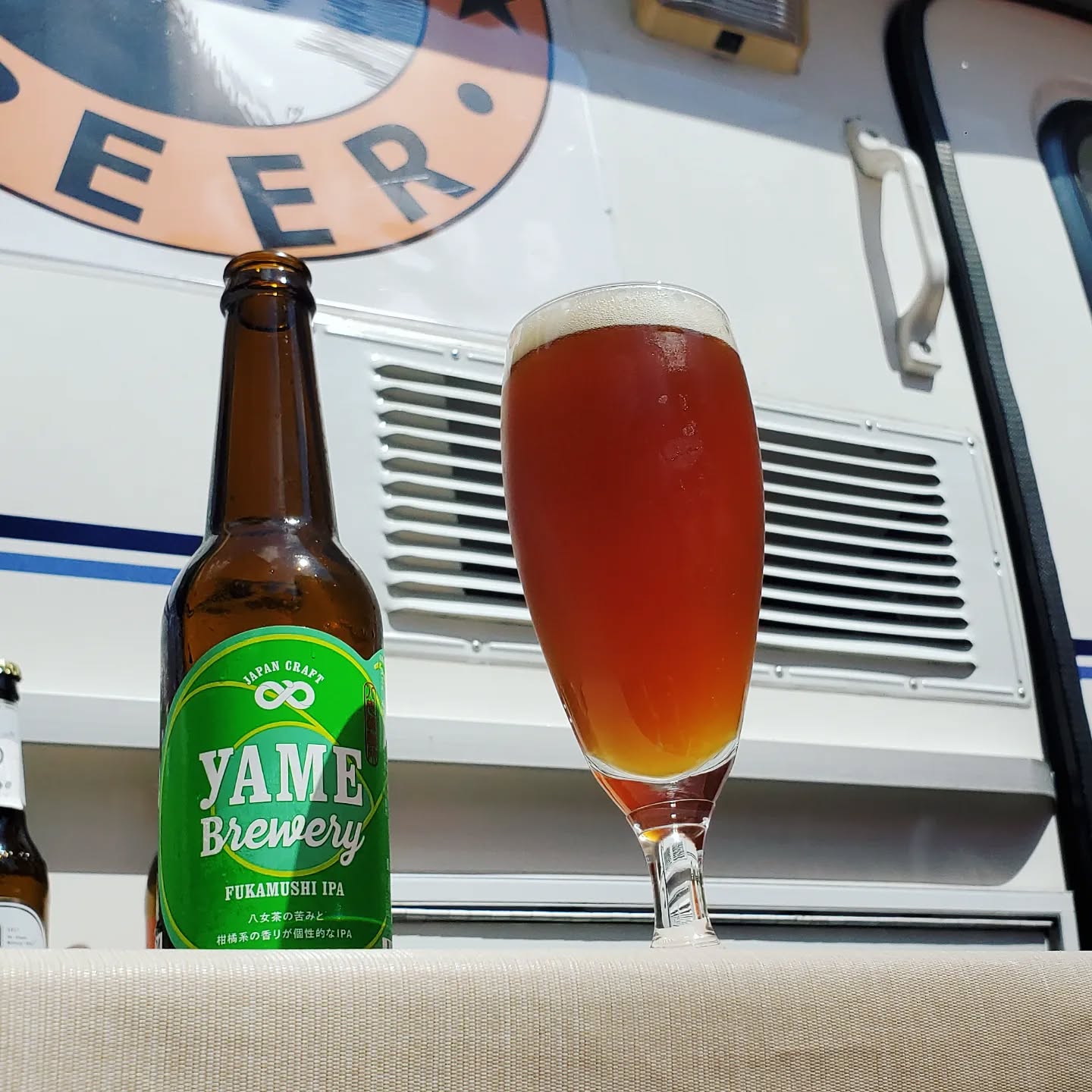 FOX BEERです! 梅雨の晴れ間ですね☀️
九州·福岡は八女ブルワリーの深蒸しIPAから九十九里はカンキクブルワリーの酒粕スムージービールまで…幅広く揃えております🏃
本日も14時30分から19時まで、キツネ印のトレーラーでお待ちしております🦊
#FOXBEERKYOTO
#京都クラフトビール #クラフトビール専門店 #クラフトビール #kyoto #craftbeer #craftbeerlover #kyotobeer #キャンピングトレーラー #mobilepub #昼飲み #京都昼飲み #フォックスビール #京都