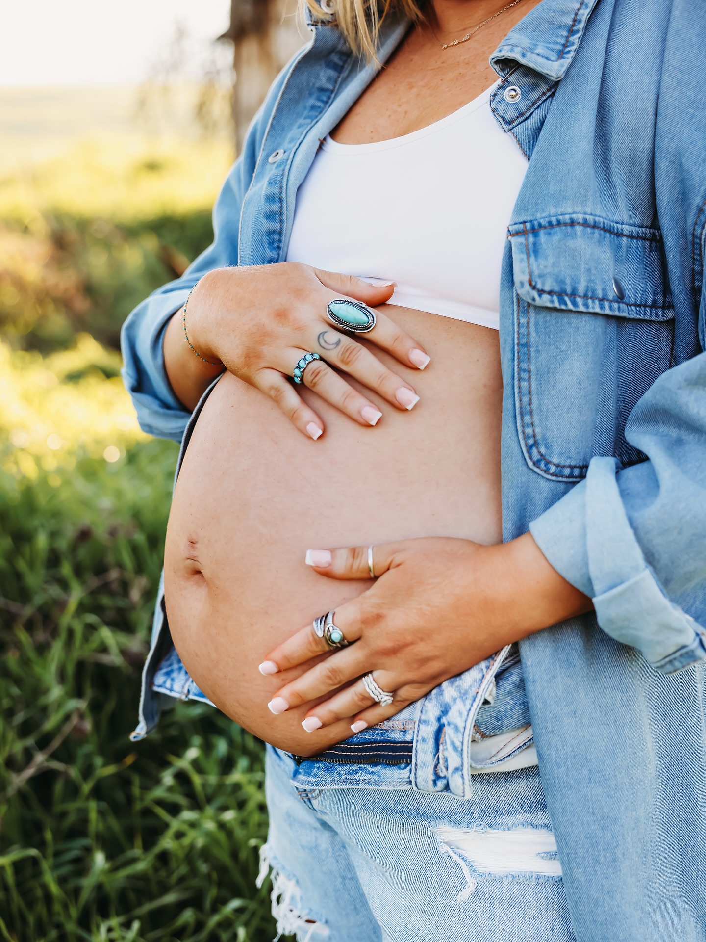 Maternity is slowly becoming my favorite sessions to photograph lately 🤍🥹
Now booking spring + early summer dates. 🌿