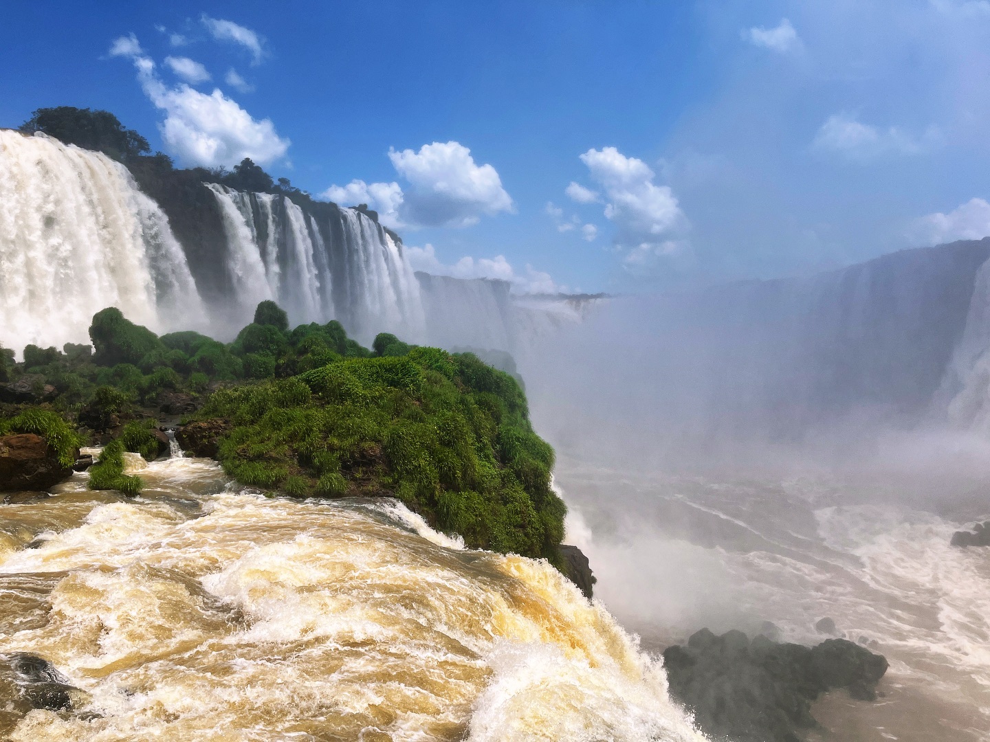 Iguaçu Fall. Check out our new post to find out how you can visit these incredible falls in South America. Link in bio
#iguaçu #fozdoiguaçu #iguazu #iguazufalls #argentina #brazil #waterfalls #waterfallsofinstagram #puertoiguazu #travelargentina #travelbrazil #vacation #visitsouthamerica #travel #travelitinerary #wanderlust #travelblogger #traveler #southamerica #picoftheday #travelphotography #travelpics #tourist #travelgram #photo #photography #photooftheday