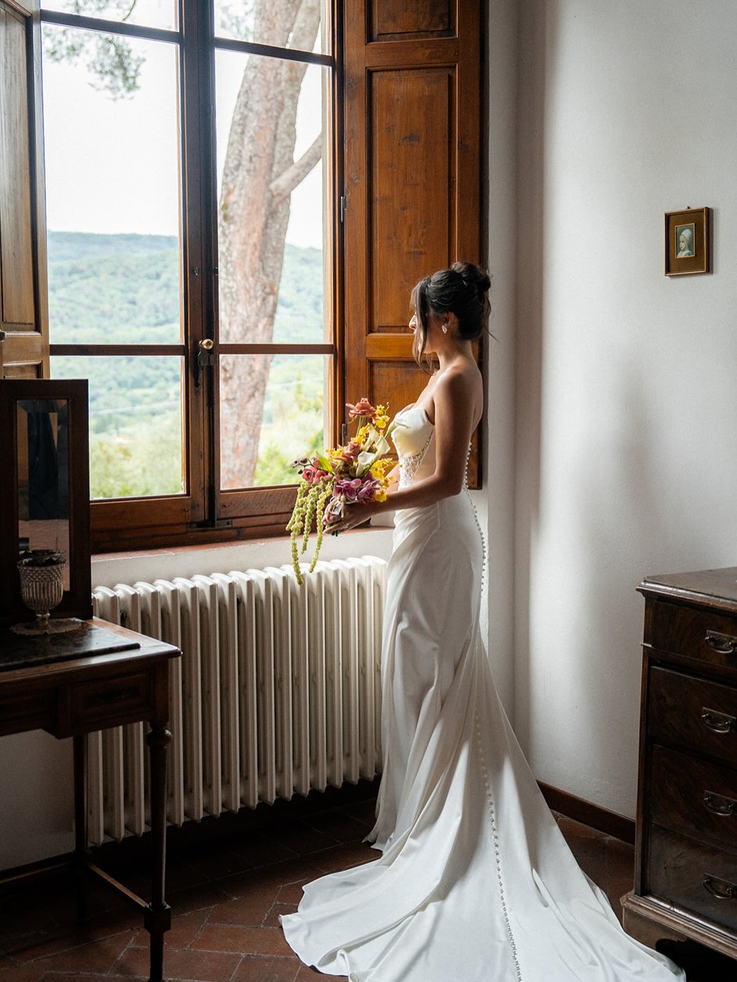 Some moments are simply timeless but for us, it’s all about how they feel. From historic villas to sunset vows in the Tuscan hills, we design weddings that are effortlessly romantic and entirely unforgettable.
Vendor list
@fattoriavalle
@zazcinema
@suela_kernezo
@larabeca81
#luxuryweddingplanner #destinationweddingitaly #tuscanywedding #weddingvideography