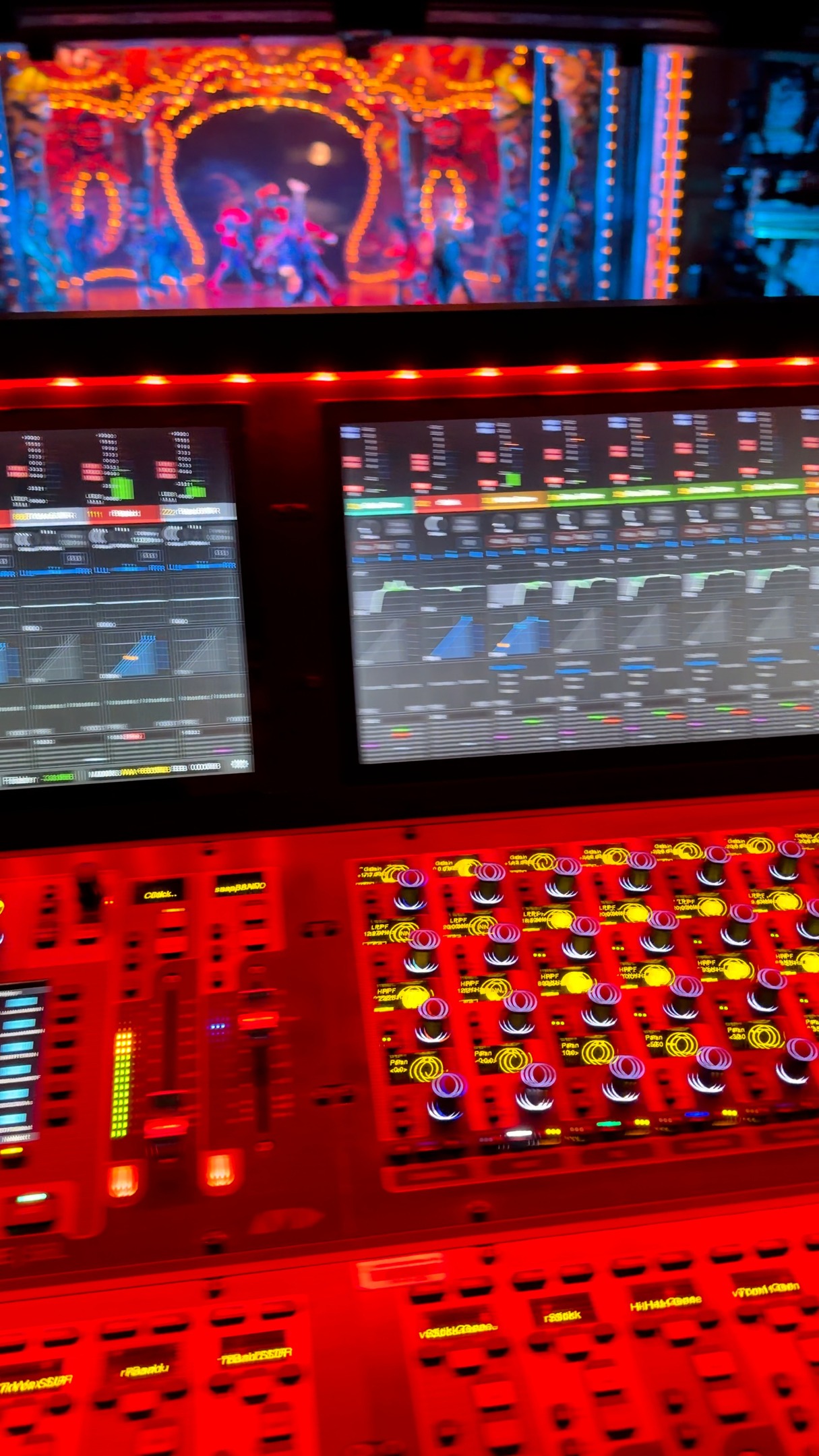 Behind the sound desk at MJ Broadway. #sounddesigner
@mjthemusical @mjthemusicaluk @mjdasmusical @mjthemusicalau @michaeljackson @stageentertainment @avid.livesound @digico @dbaudiotechnik_gmbh @shure @dpa_microphones @fourieraudio @showcontrolltd @allenandheath @stagesounduk @McDSP @clearcom #theatre #theater #soundengineer #livesound