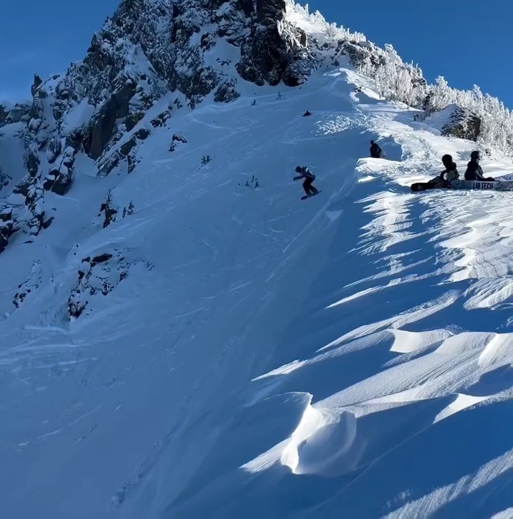 EPIC trip to Mammoth Mountain!! 🔥
We absolutely SENT IT. If you missed Mammoth… don’t make that mistake again 👀
Spring Break at Mt. Bachelor is about to go CRAZY and you do NOT want to miss out.
Come ski, ride, and vibe with us ⛷️🏔️