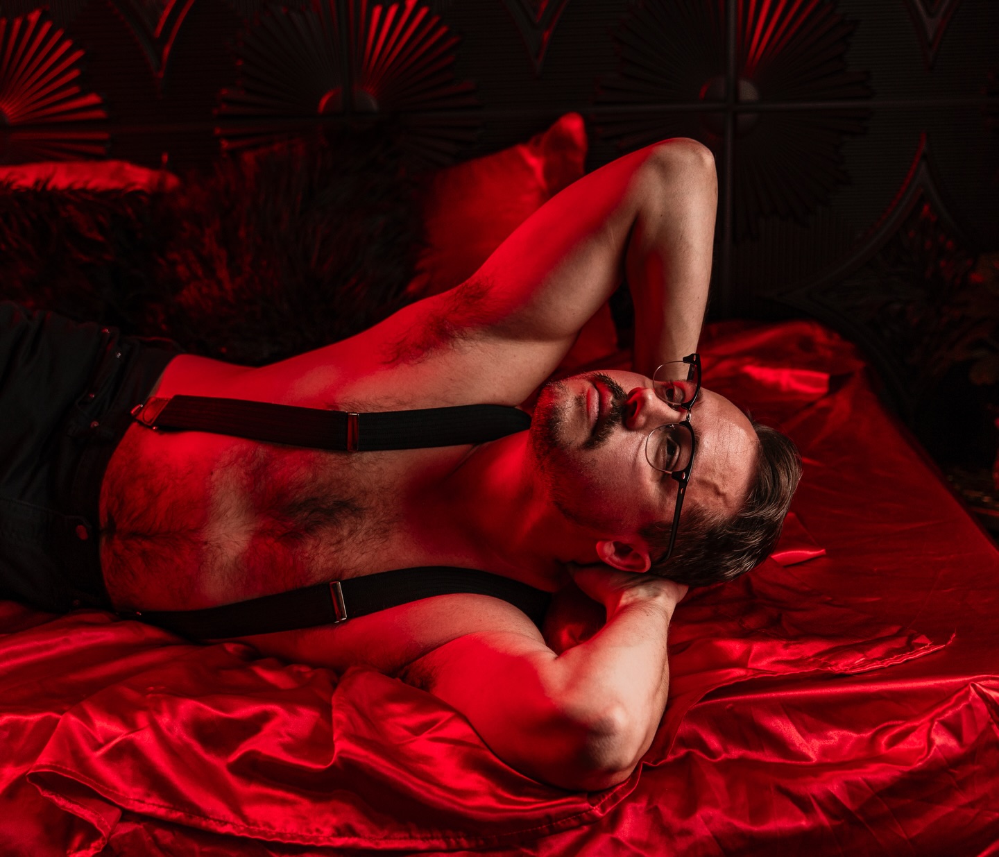 Gimme a red light special ANY day! This handsome guy knocked his session out of the park, y’all! Boudoir isn’t just for women, it’s for anyone wanting to unleash their inner strength.
#boudoir #kentucky #photography #boudoirphotographer #photographer