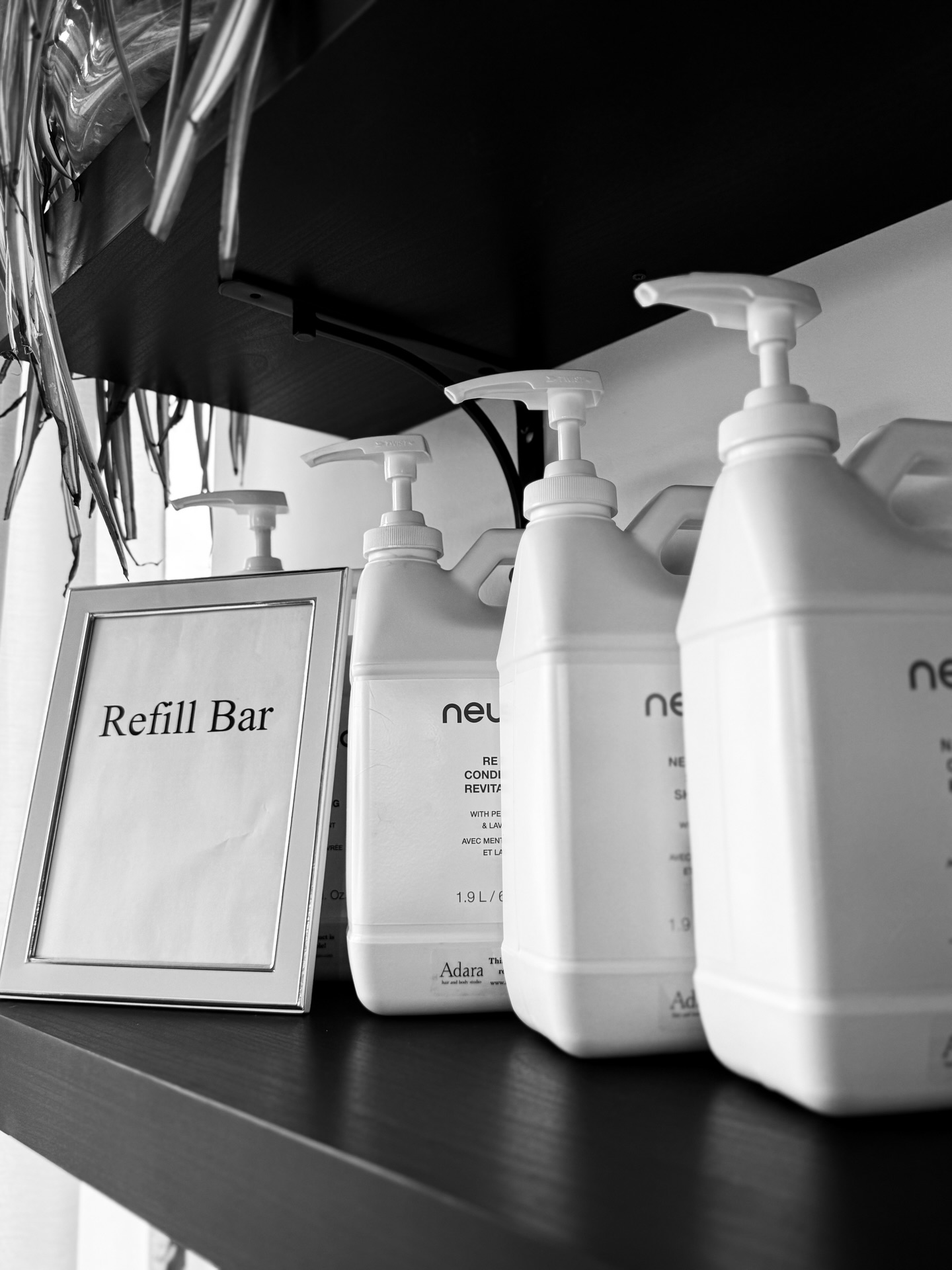 Did you know we offer re-fills on select shampoo’s and conditioners? 🫧
If you’ve purchased a bottle of Neuma shampoo & conditioner or a Davines shampoo from either of our locations, you can bring them back to your preferred salon and we can refill your already purchased bottle!
Not only will you receive a discounted price on your refilled product but you also help save our planet, one bottle at a time ♻️