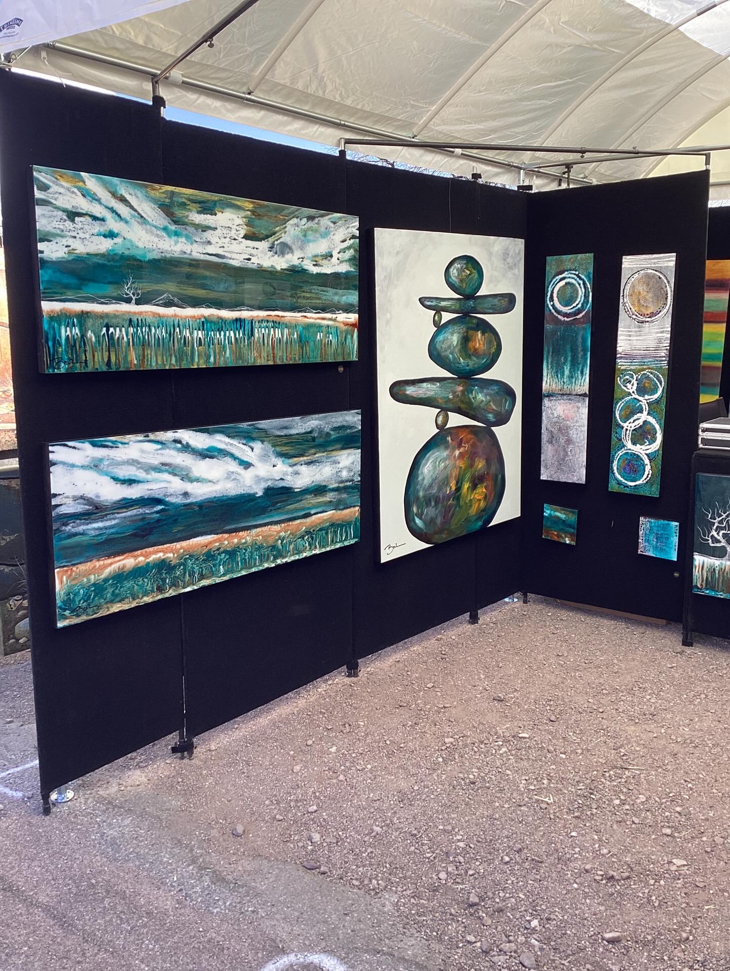 Day one of the Tubac Festival of The Arts is here! Great to be back after all these years and huge props to @vermillionpromotions for an incredible event. If you’re local, you should totally swing by - the art and atmosphere are not to be missed!
.
.
.
#cairn #art #buyartfromartists #tubac #tucson