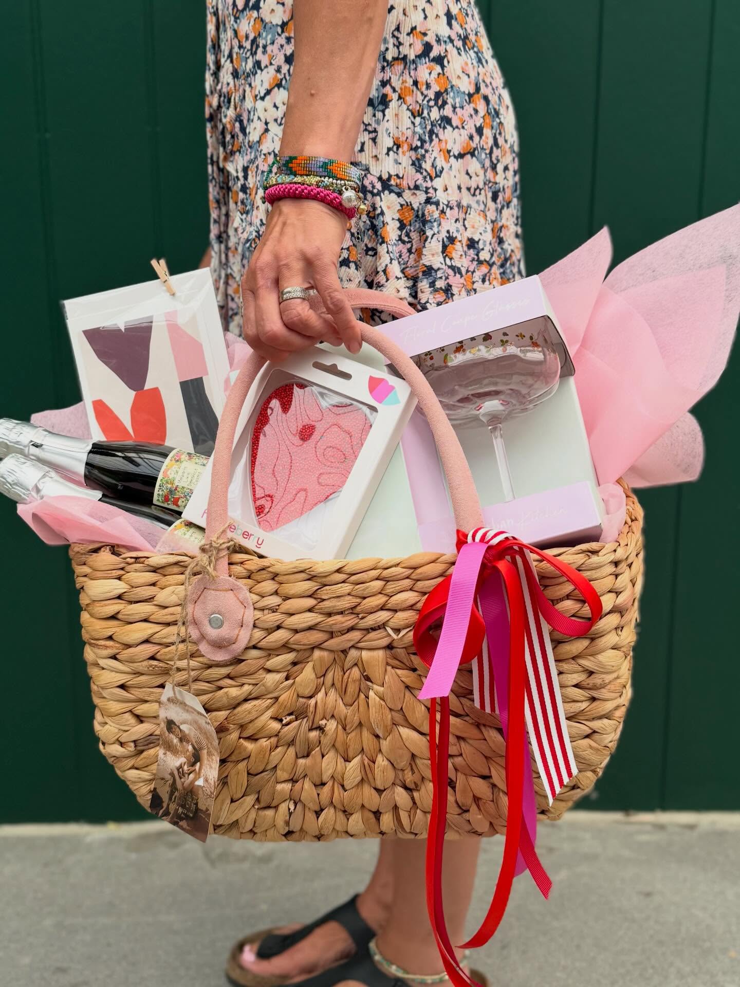 Designed for lingering moments and shared celebrations, this thoughtfully curated hamper is perfect for a sunny picnic, a cozy indoor date, or a surprise delivery that says “let’s slow down and enjoy this together.” 🥰