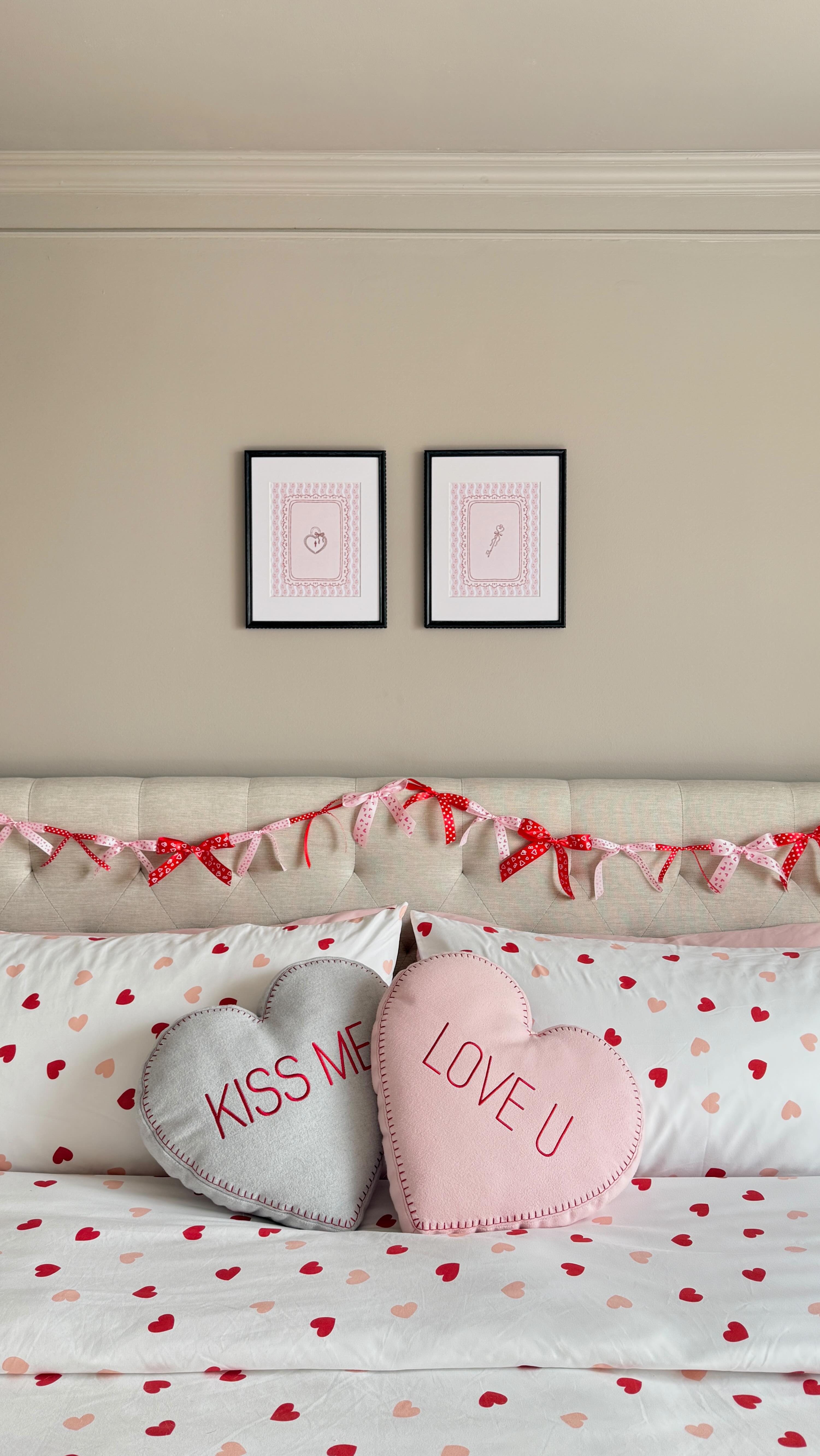This bow garland was too easy not to make again…so obviously my headboard got one too 🎀
#bowgarland #bowdecor #diyvalentines #budgetdiy #girlyhome
bedroom, diy bow garland, budget friendly home decor, cute bedroom details, diy home styling ideas