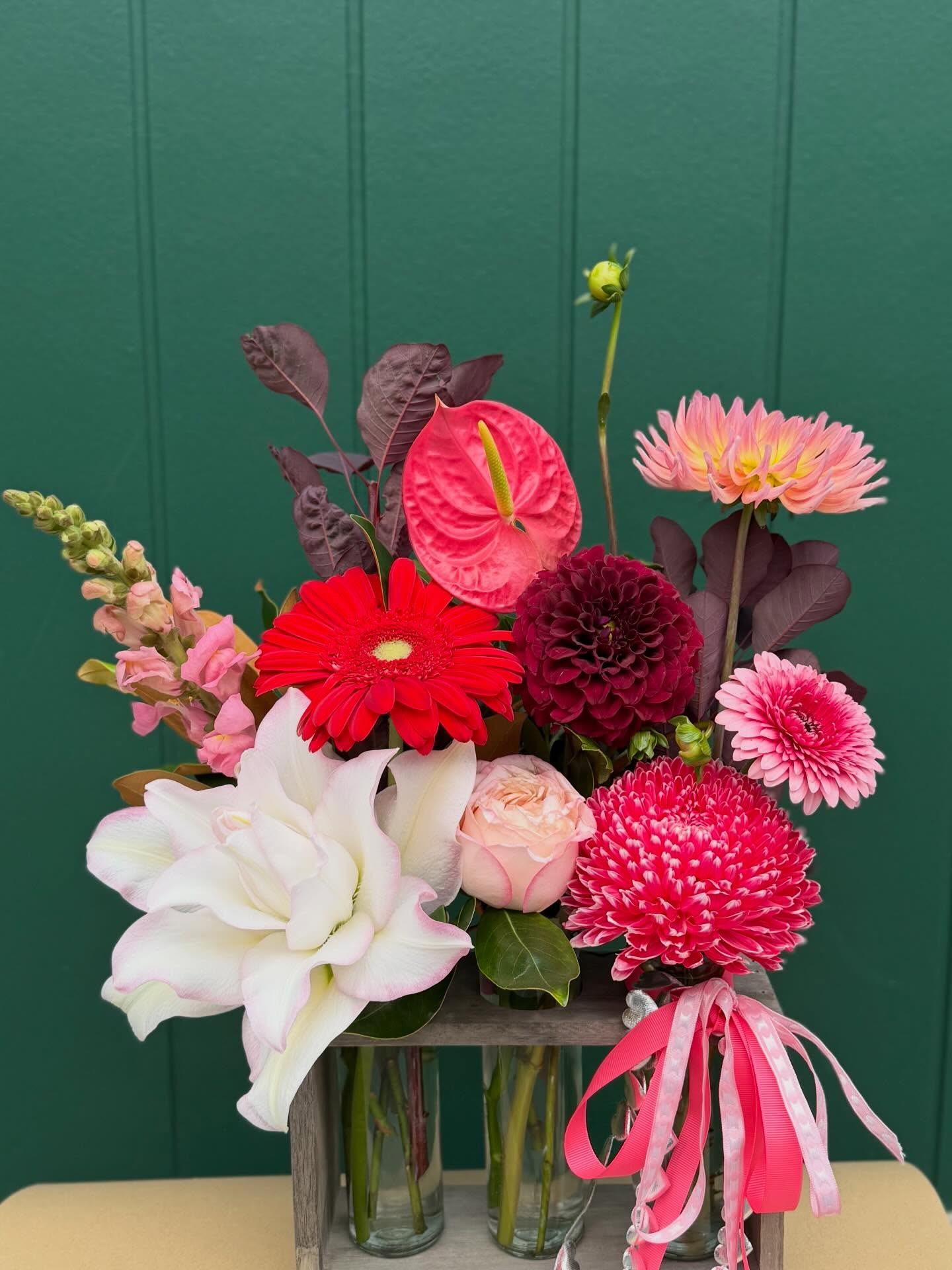 Cottage Collection is a dreamy Valentines arrangement of fresh, romantic blooms styled in a charming keepsake vase- soft, timeless, and full of love.💕💕💕