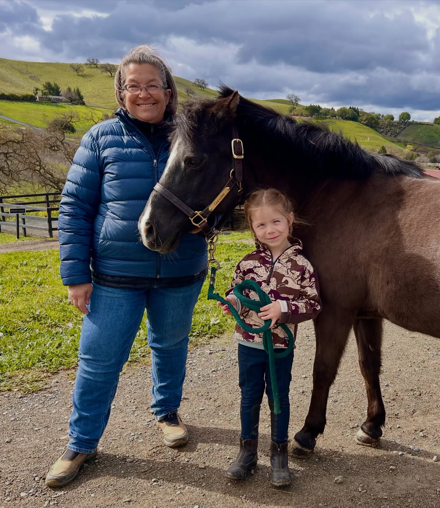 Trainer Spotlight! Kieran Dulik is the ❤️ behind KMT. Kieran has been known to wear many hats 🎩🧢👒⛑️. Barn Manager, IEA guru, horse whisperer, TVC show organizer, trainer extraordinaire and carries a warm smile with a quick giggle! Thank you Kieran for wearing so many hats and taking the best care of our horses! Pic: Kieran with one of her students, Maggie💗 Your KMT family loves you!!!