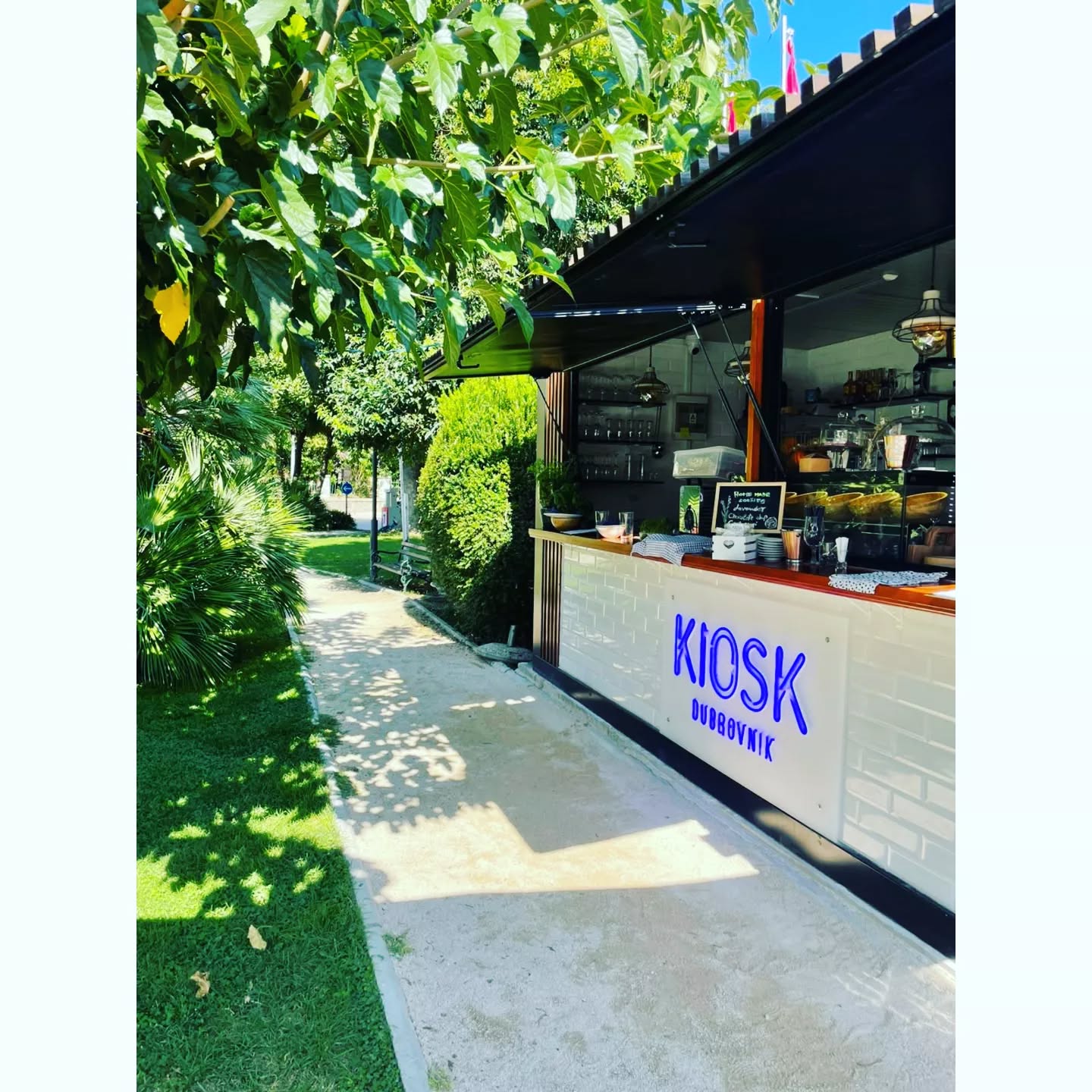 Dragi gosti,hvala vam na posjeti i potpori u našoj prvoj sezoni 2022.Vidimo se u travnju 2023.Veselimo vam se!Kiosk Dubrovnik
..........
Dear guests,thank you for your visit and kind support in our inaugural season of 2022.Looking forward to see you in April 2023!Kiosk Dubrovnik