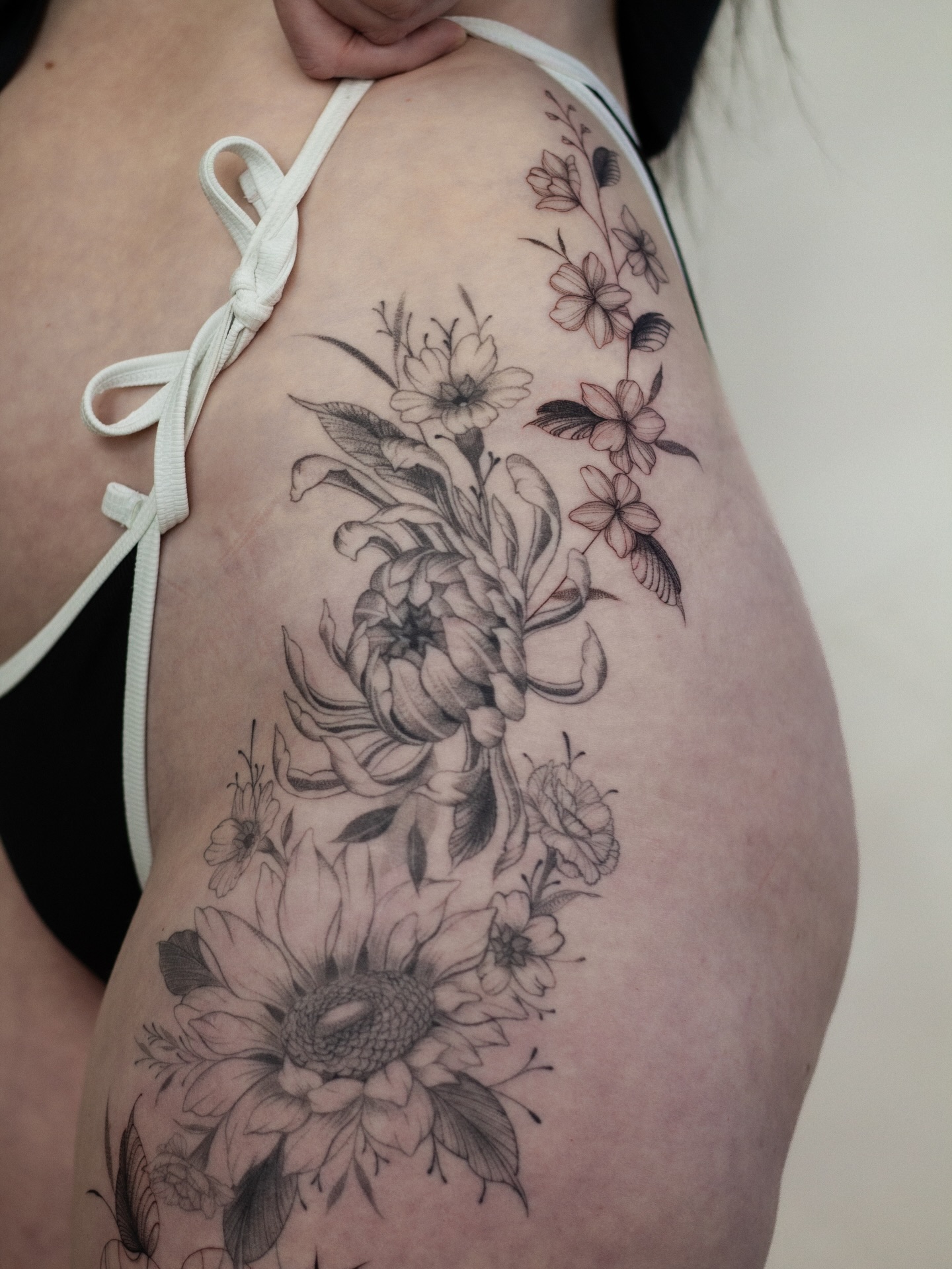 Drawn freehand, grown from trust. Thank you for choosing me 🌱🫶🏽🌸 Some healed, some fresh! Enjoy these beautiful additions to expand her hip piece 🙂↕️
•
•
•
#aztattoo #finelinetattoo #ornamentaltattoo #floraltattoo #fyp lines fineline aztattoo tattooartistarizona mesatattoo gilberttattoo finelinearizona finelineaz peony flowers flowertattoo flowertattooaz freehandtattoo botanical botanicaltattoo floral floralfineline art ornamentaltattoo flower tattooed arizona tattooideas inspo inspotattoo fyp hawaiitattoo hawaiifineline oahutattoo konatattoo kauaitattoo hawaiitattooartist traveltattooartist inkisland phoenixtattoo chandlertattoo