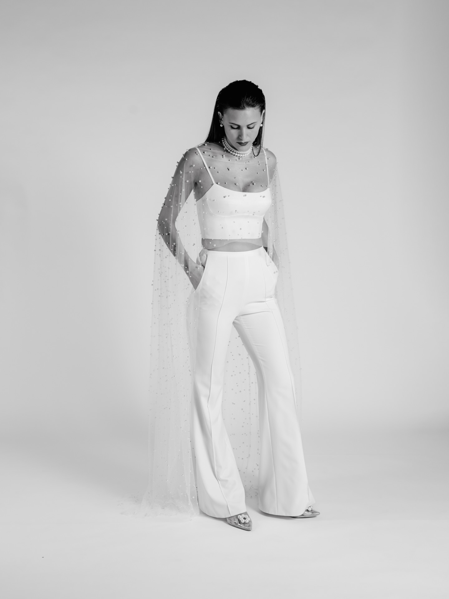 EVERYDAY 2026 ✨
La nouvelle collection Mariahe Civil est en ligne.
Disponible dès maintenant sur l’eshop & dans notre boutique marseillaise.
1 & 17. Ensemble pantalon ODE - BLU - REN
2 & 5. Combinaison NEO
3 & 18. Ensemble jupe ODE - LEN - ARI
4 & 16. Robe courte AVI
6 & 10. Robe longue OVA, Sur-robe LUX
7 & 14. Robe longue LUA
8 & 11. Robe courte avec traîne ELO
9 & 13. Combinaison avec traîne ARO
12 & 15. Robe longue ILO
Alors, laquelle est faite pour toi ? Dis-le moi en commentaire 🖤
——— Un grand merci à cette merveilleuse équipe sans qui rien n’aurait été possible 🖤
Photographe : @laure.stefanini
Modèle : @carolinegiacosa_
Makeup & Hair : @m.u.o.s_artist
Bijoux : @paviotcreateur
📍 Qui suis-je ? Manon Gontero, créatrice de robes de mariée depuis plus de 15ans. Je vous accompagne et vous tiens la main durant toutes les étapes de la création de votre robe de mariée.