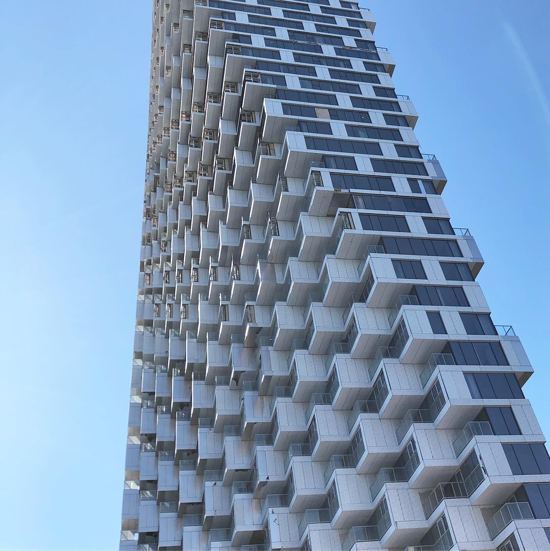 VANCOUVER HOUSE • BY @westbankcorp A slender base forms the nine-storey podium, ultimately widening into the 515-foot residential tower as it rises to meet the sky. COMPLETION LATER THIS YEAR!
#luxury #luxuryhomes #vancouver #vancity #architecture #downtownvancouver #vancityvibe #vancouvercanada #cityofvancouver #yaletown #beachavenue #beachcrescent #westbank #bjarkingels #skyline #vancouverrealtor #vancouverisawesome #yvr #yvrliving #vanRE #REALTOR® #realestateagent #realtorlife #oakwyn #oakwynrealty #oakwynites #womenofoakwyn