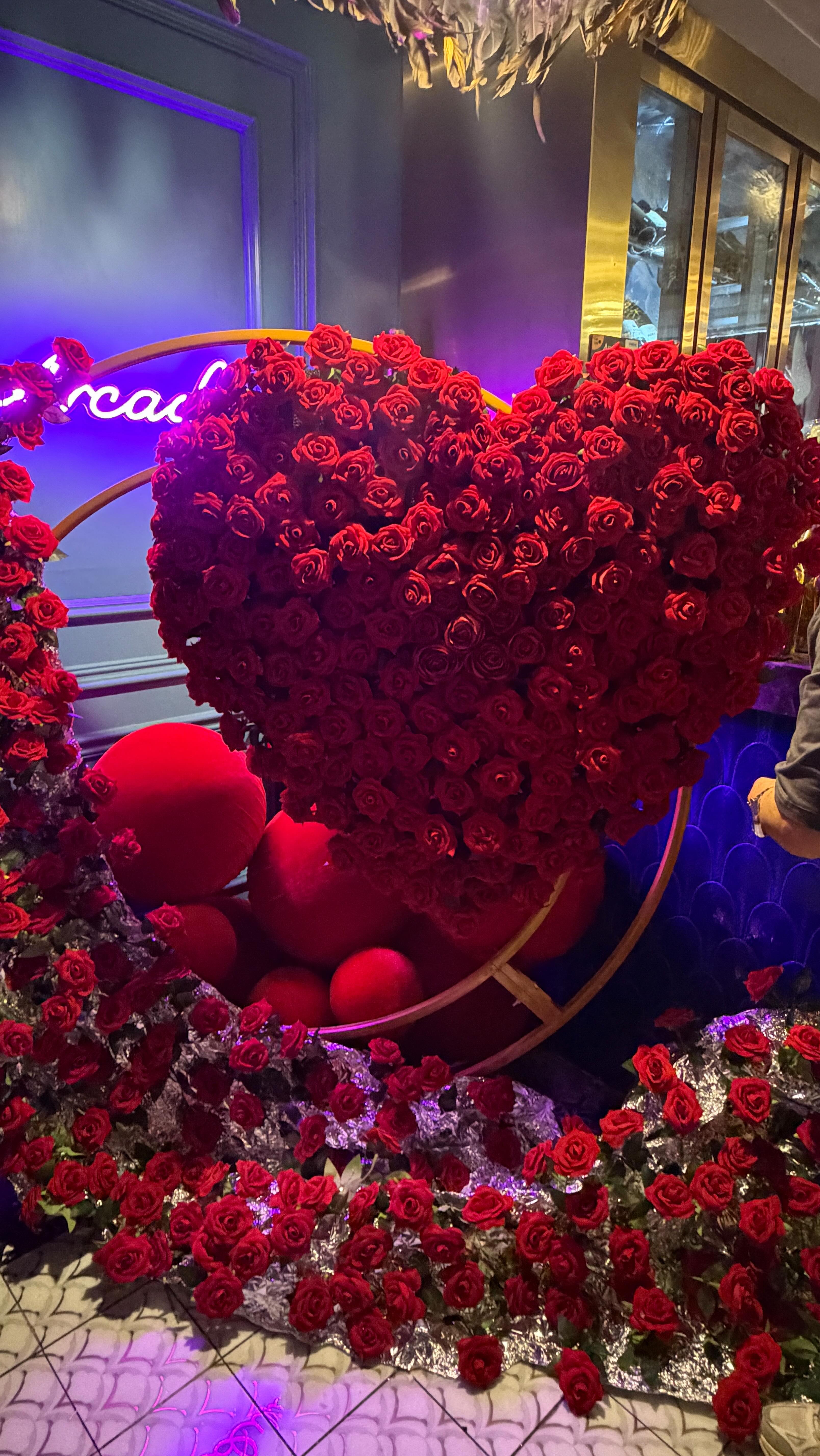 It’s time to redecorate the restaurant for @eddy_yeungggg @bruce.ky boss! With Valentine’s Day approaching, we’ve decided to go for a massive heart and rose theme, complemented by a dreamy carriage. It’s going to be absolutely romantic! @arcadia__hk
#打卡餐廳
#夢幻馬車
#arcadiahk