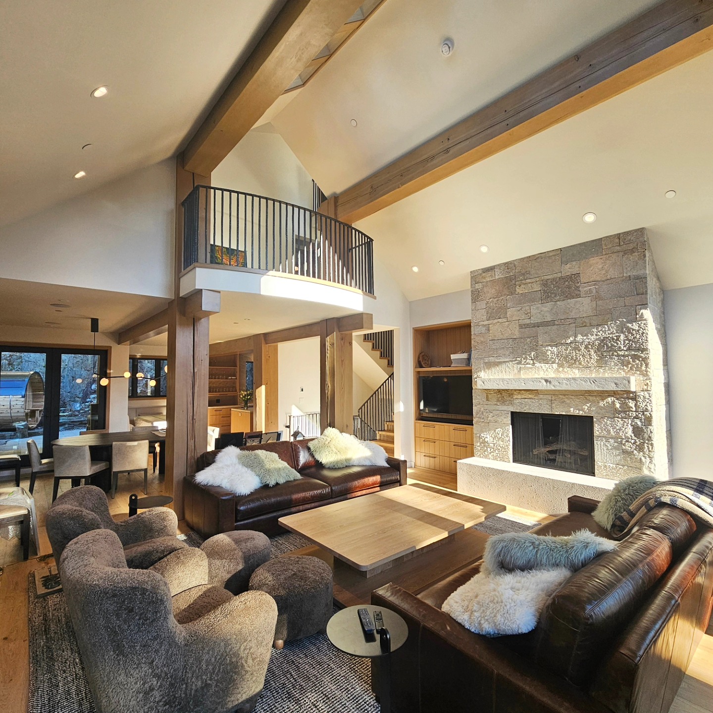 “Golden hour in the heart of the mountains. Where modern lines meet rustic soul. Wouldn’t mind getting snowed in right here.”
Sherwin Williams Duration Matte
#WhistlerLiving #InteriorGoals #MountainVibes #ModernRustic #CozyCorners #DesignInspo
#interiorpainting #whistlerpainters #seatoskypainters