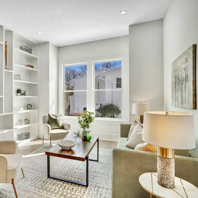 New construction in Virginia staged to sell. #vacantstaging #newhomes #greendiningroom