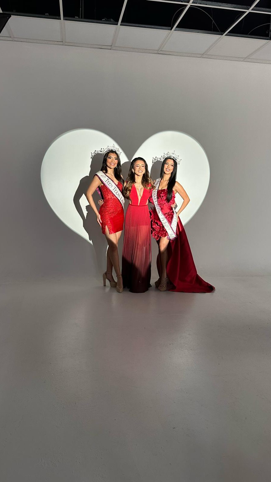 A little hello from the Miss Texas Latina team ✨
Our queens are getting ready to bring something special to our community 💫
An upcoming workshop designed to empower young women through intentional content creation, confidence, and style 📸🤍
FUN FACT - you’ll also get to shop through our closet! 💃🏽🫶🏼🌟
From learning how to create with purpose to shopping for pieces that make you feel your best, this experience is all about growth, expression, and community. ❤️
More details coming very soon… stay tuned 💖
See you soon! ✨👑
#workshop #htxgirls #houston #pageantlife #socialmedia
