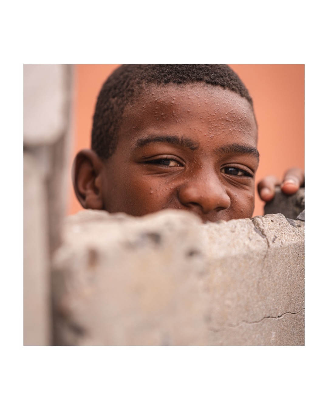 Life in Mitchell’s Plain Township.
Built in the 70s, Apartheid pushed communities here, cut them off from work, transport, and opportunity.
Gangs became structure. Violence became normalized.
Still, people build lives.
On set with @wildgingerfilm 🎥