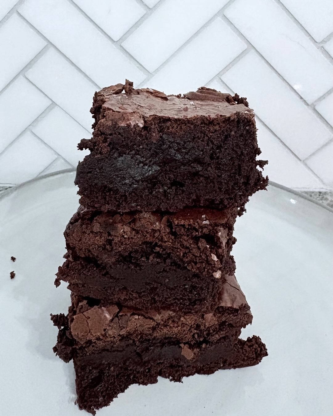 I’m not the person diving for an edge piece out of the pan of brownies 😬 But, I will fight you for a dead center piece… the least-baked bite. These are your new fave brownies. So rich, so thick, with extra chocolate chunks, extra brown butter. Just extra.
Recipe is on the blog sugarkanekitchen.com/post/absolutely-fudgy-est-brownies
#brownies #sweettooth #bakefeed #bakersgonnabake
#sugarkanekitchen